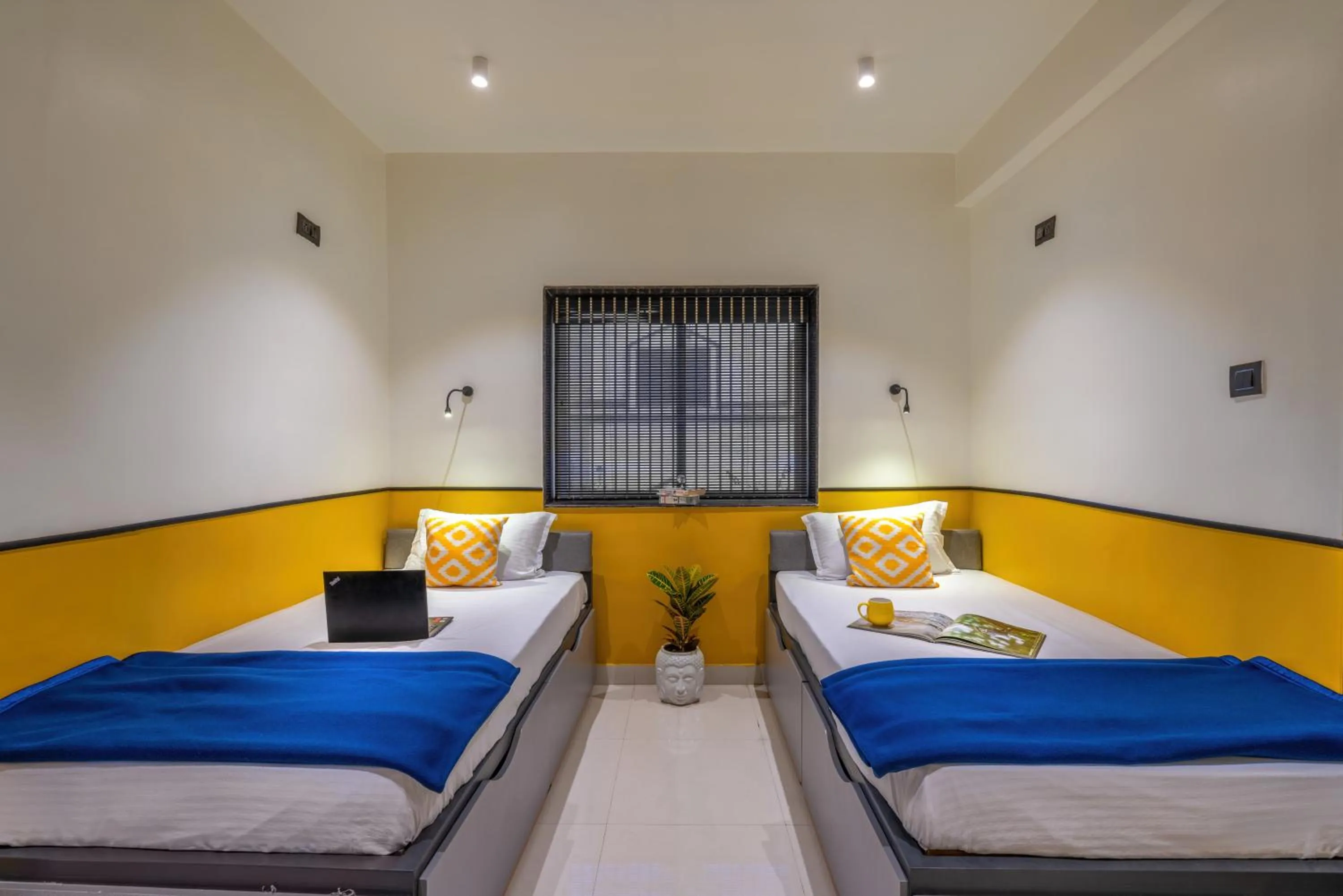 Bedroom, Bed in Coliwo Un - Viman Nagar