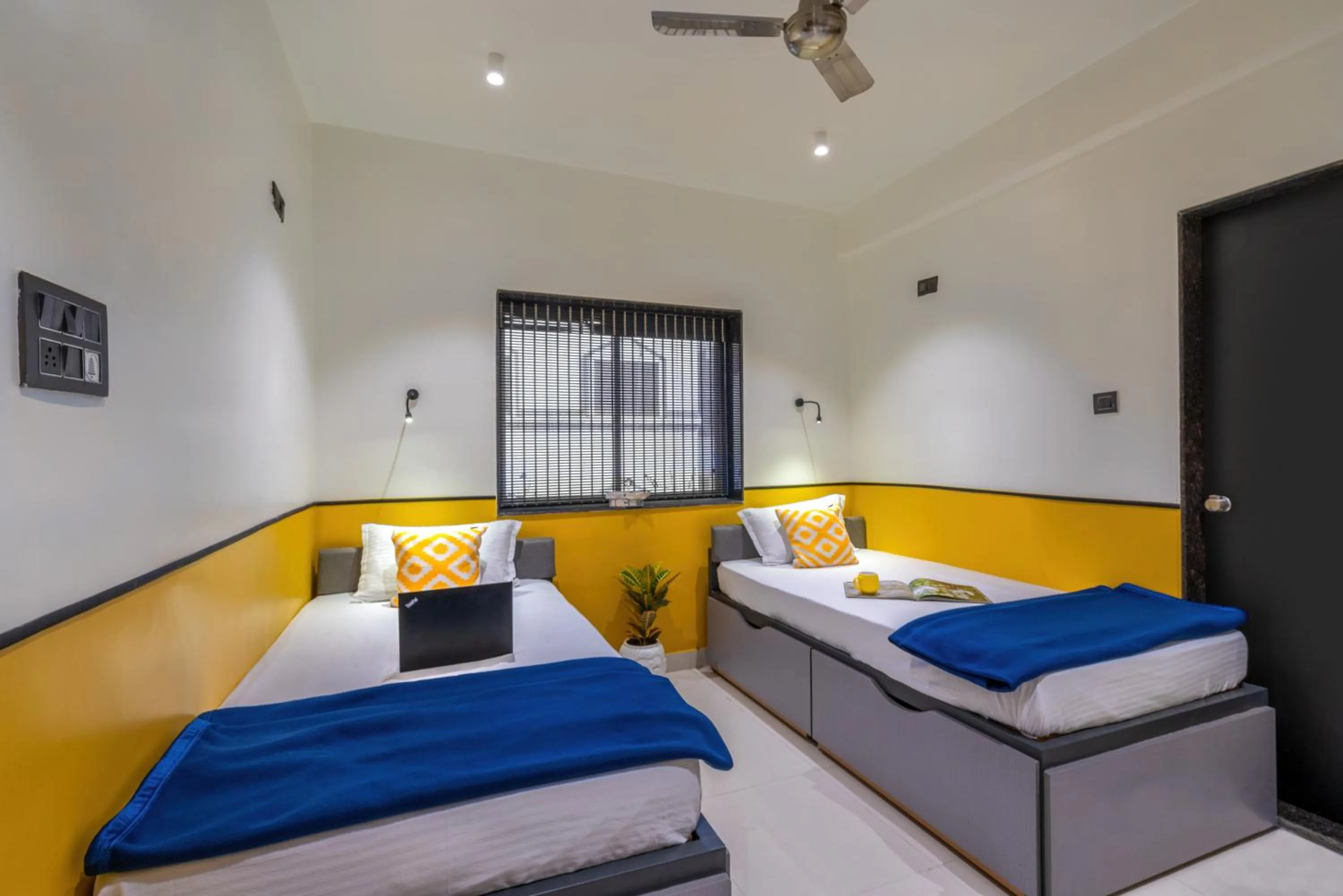 Photo of the whole room, Bed in Coliwo Un - Viman Nagar