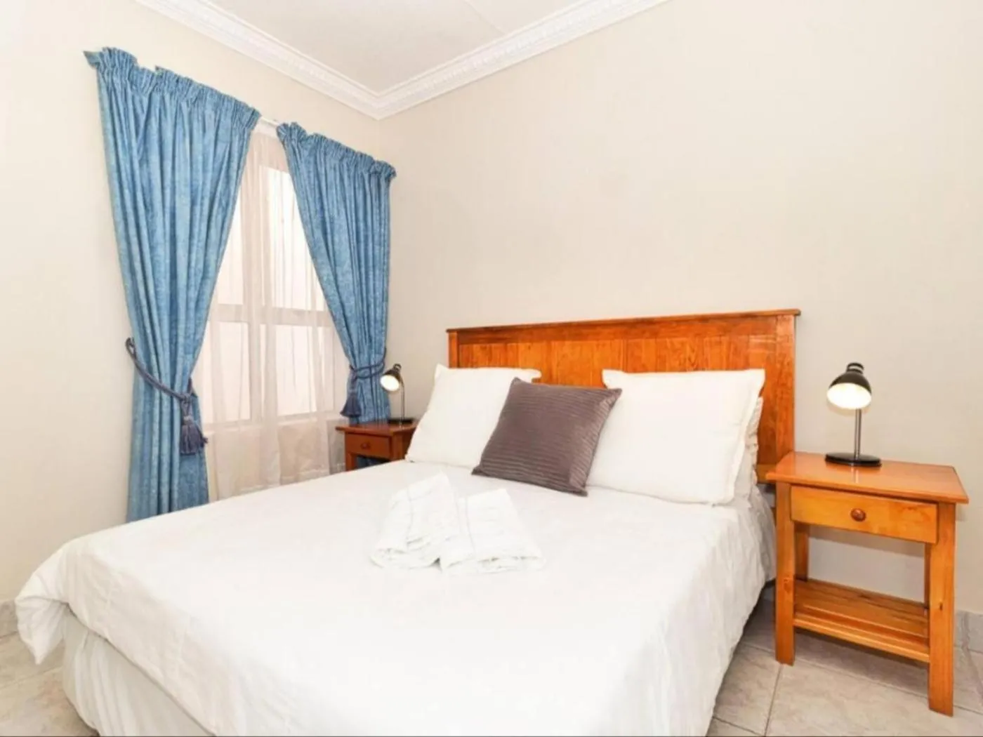 Bed in Summerseas Units