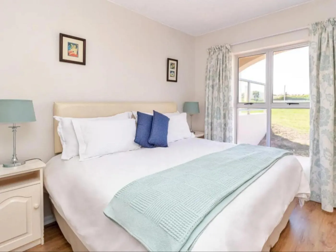 Bed in Summerseas Units