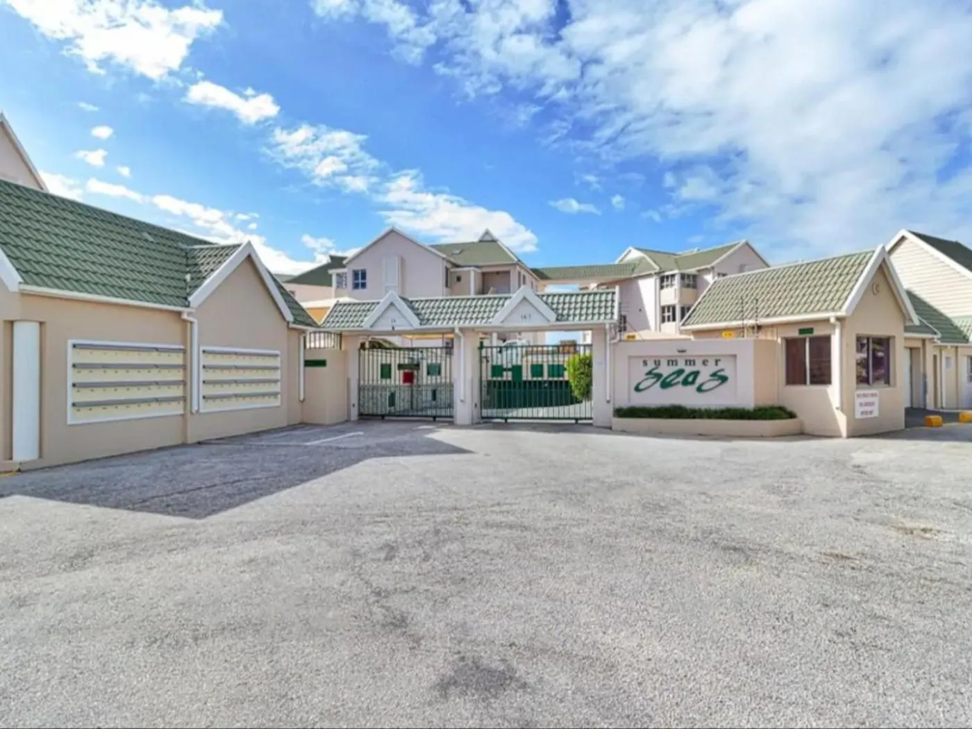 Facade/entrance in Summerseas Units