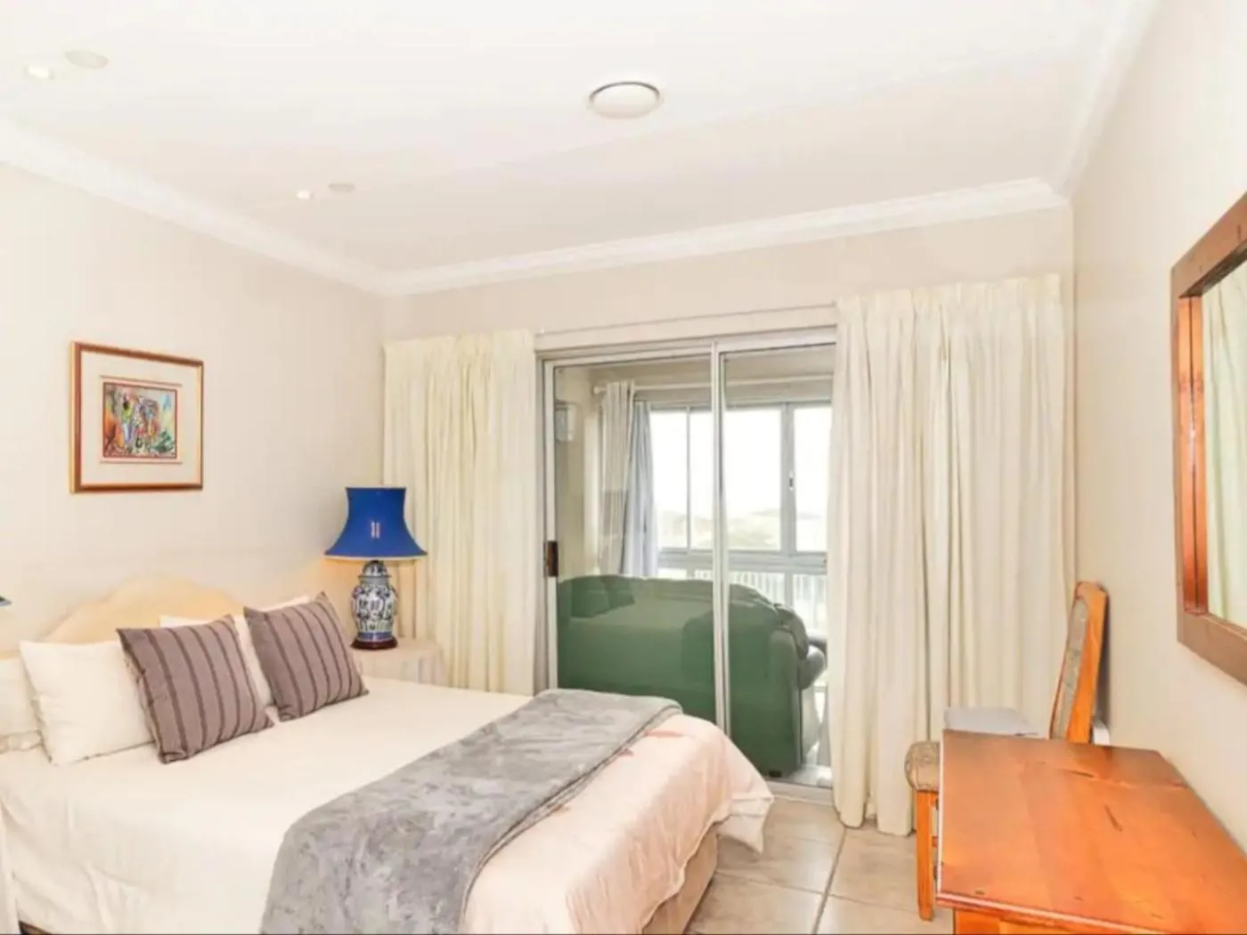 Bed in Summerseas Units