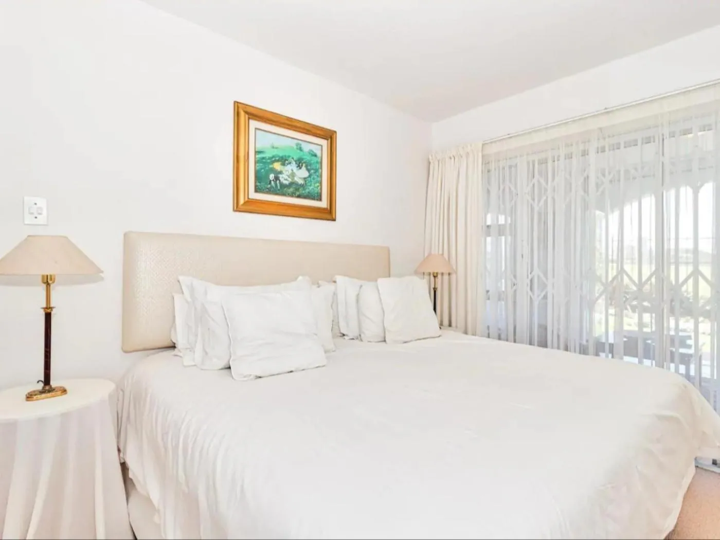 Bed in Summerseas Units