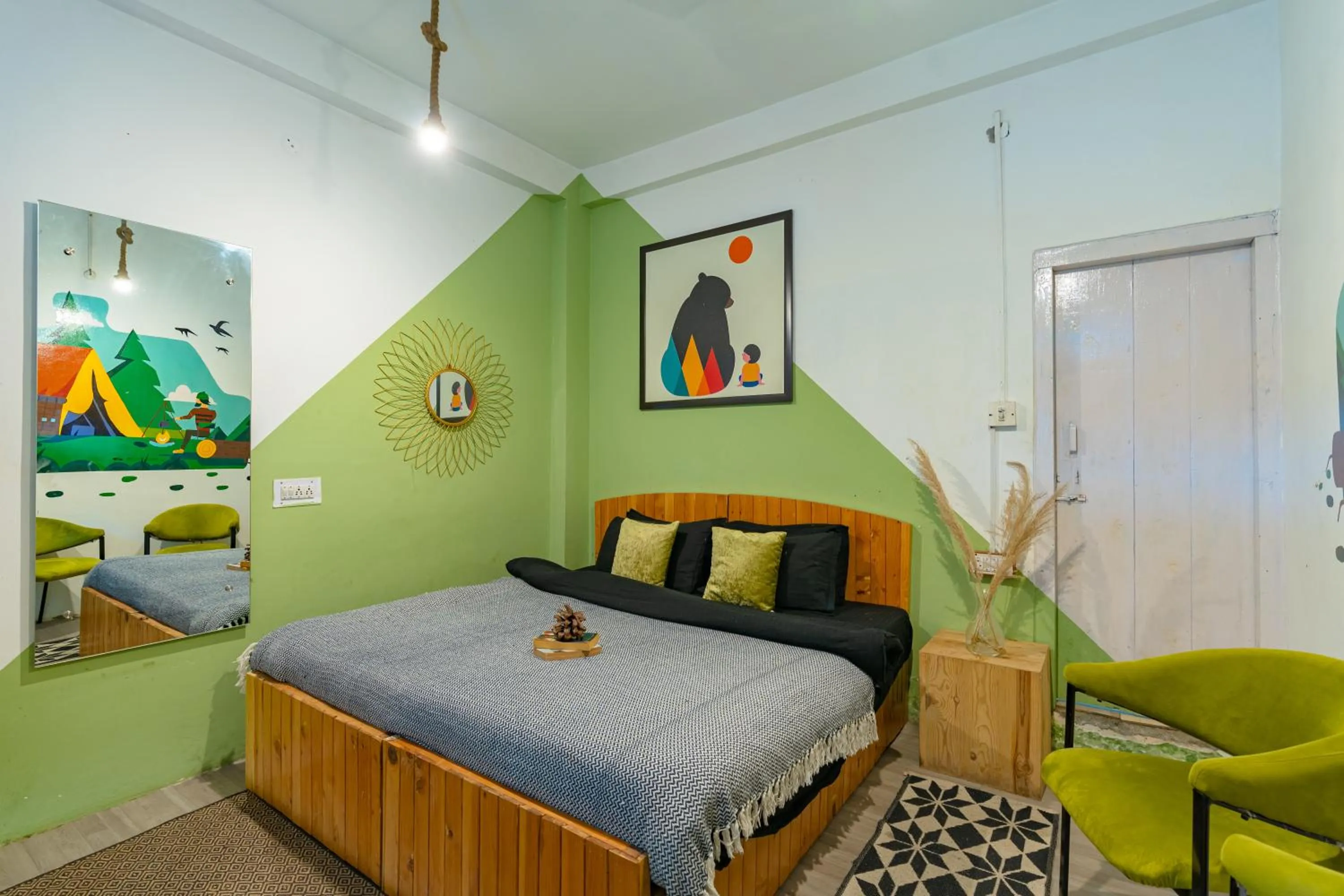 Photo of the whole room, Bed in Jungle Hostel by Whoopers