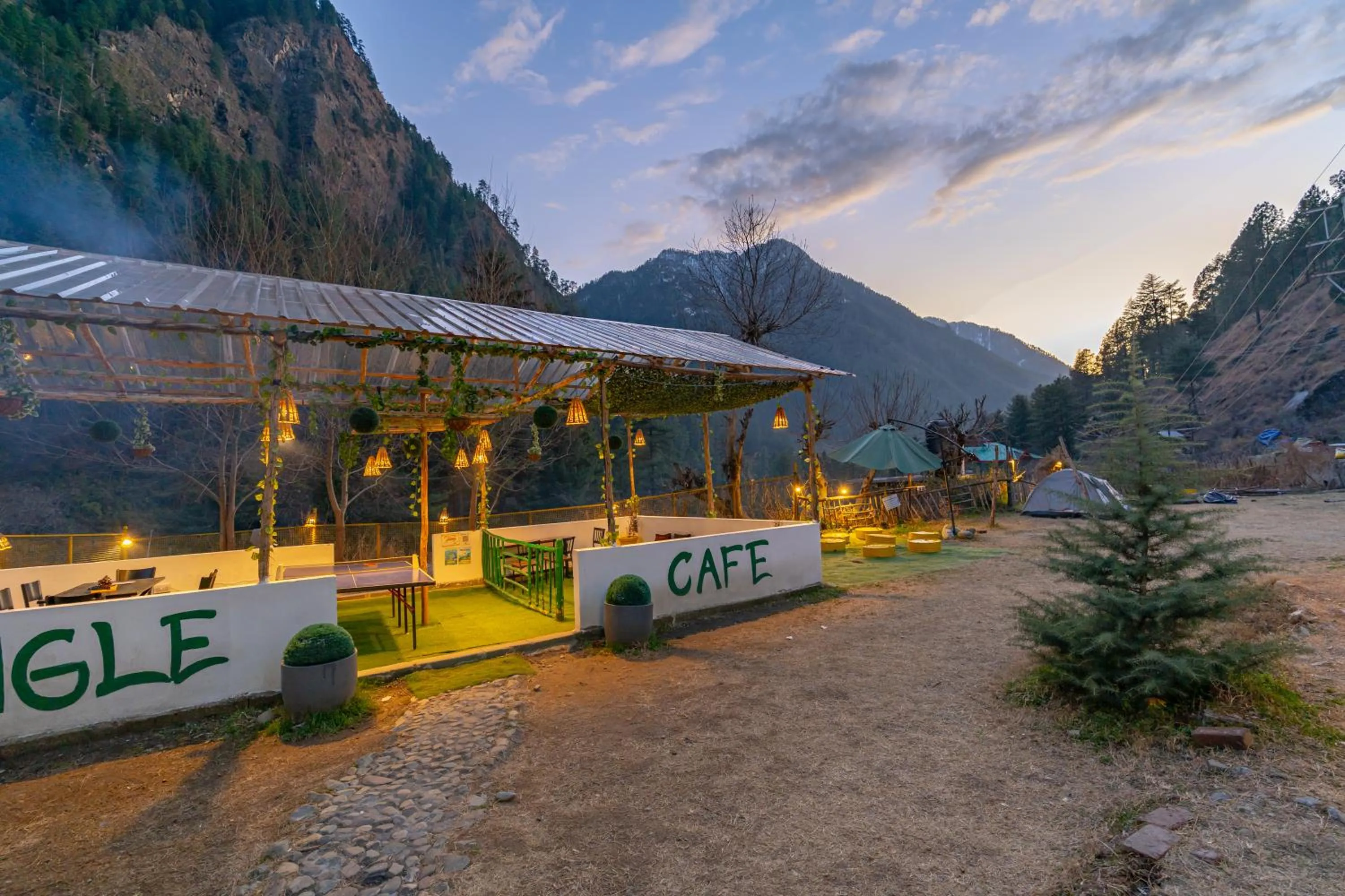 Property building in Jungle Hostel by Whoopers