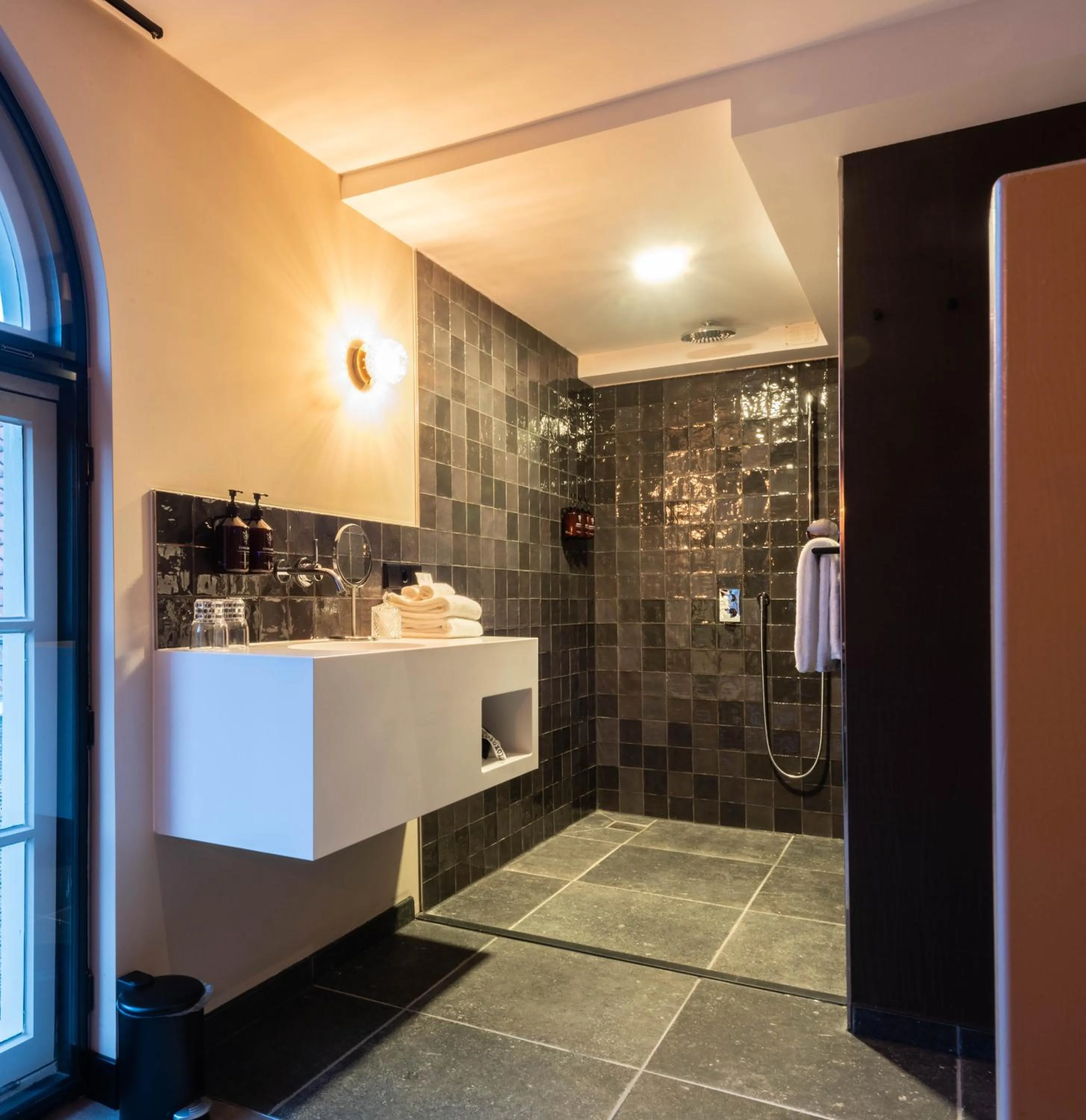 Shower in Relais & Châteaux Weeshuis Gouda