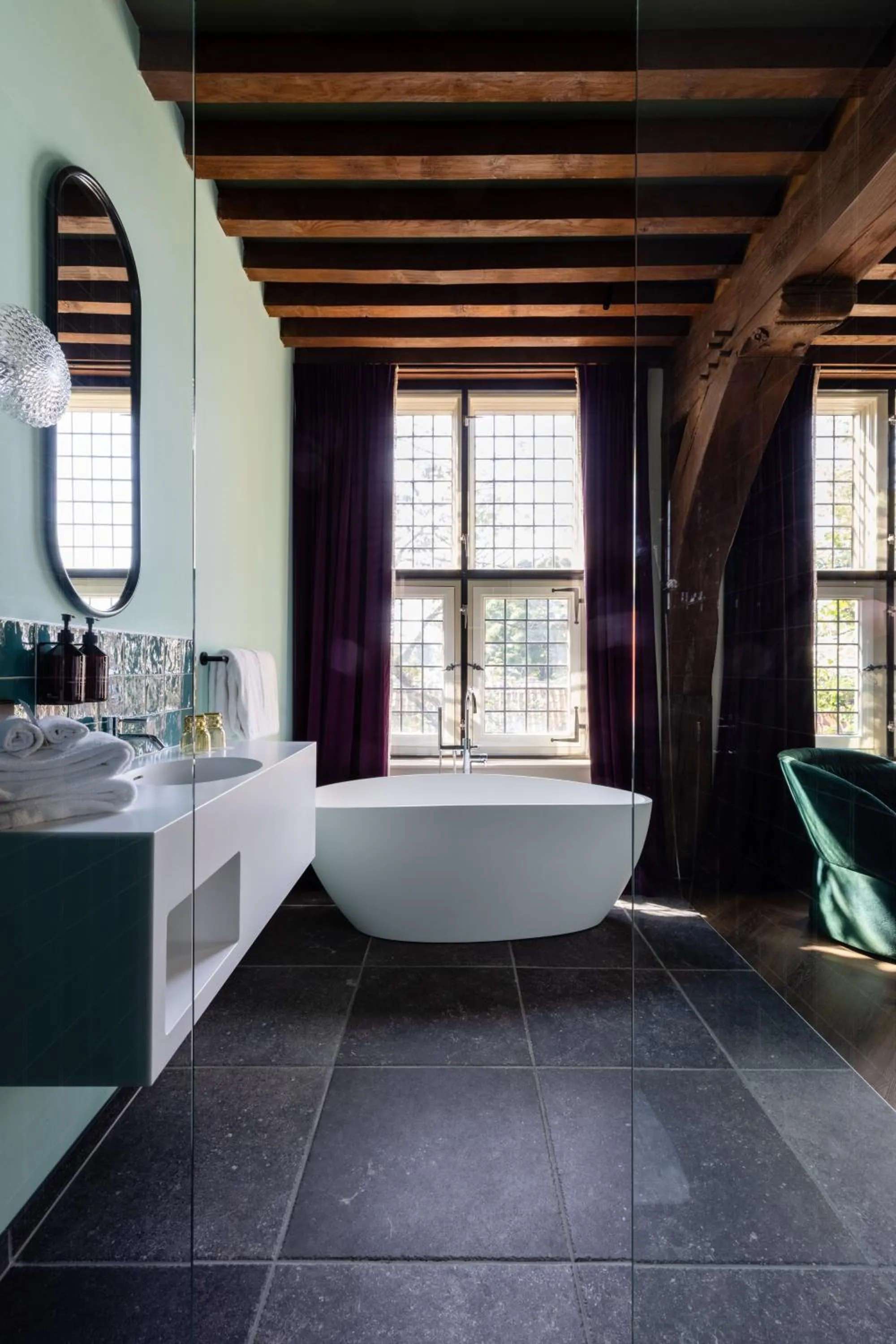 Shower in Relais & Châteaux Weeshuis Gouda