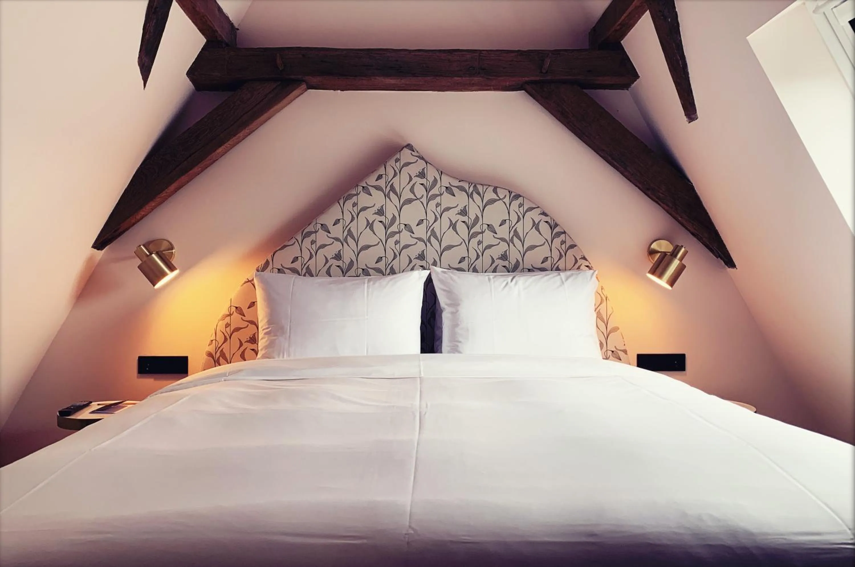 Bed in Relais & Châteaux Weeshuis Gouda