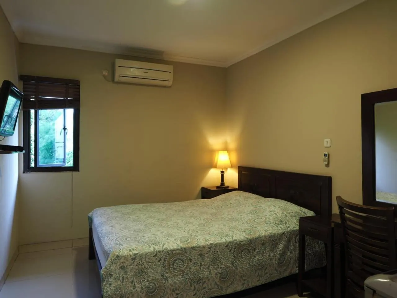 Bedroom, Bed in Rhiz Guest House Tebet