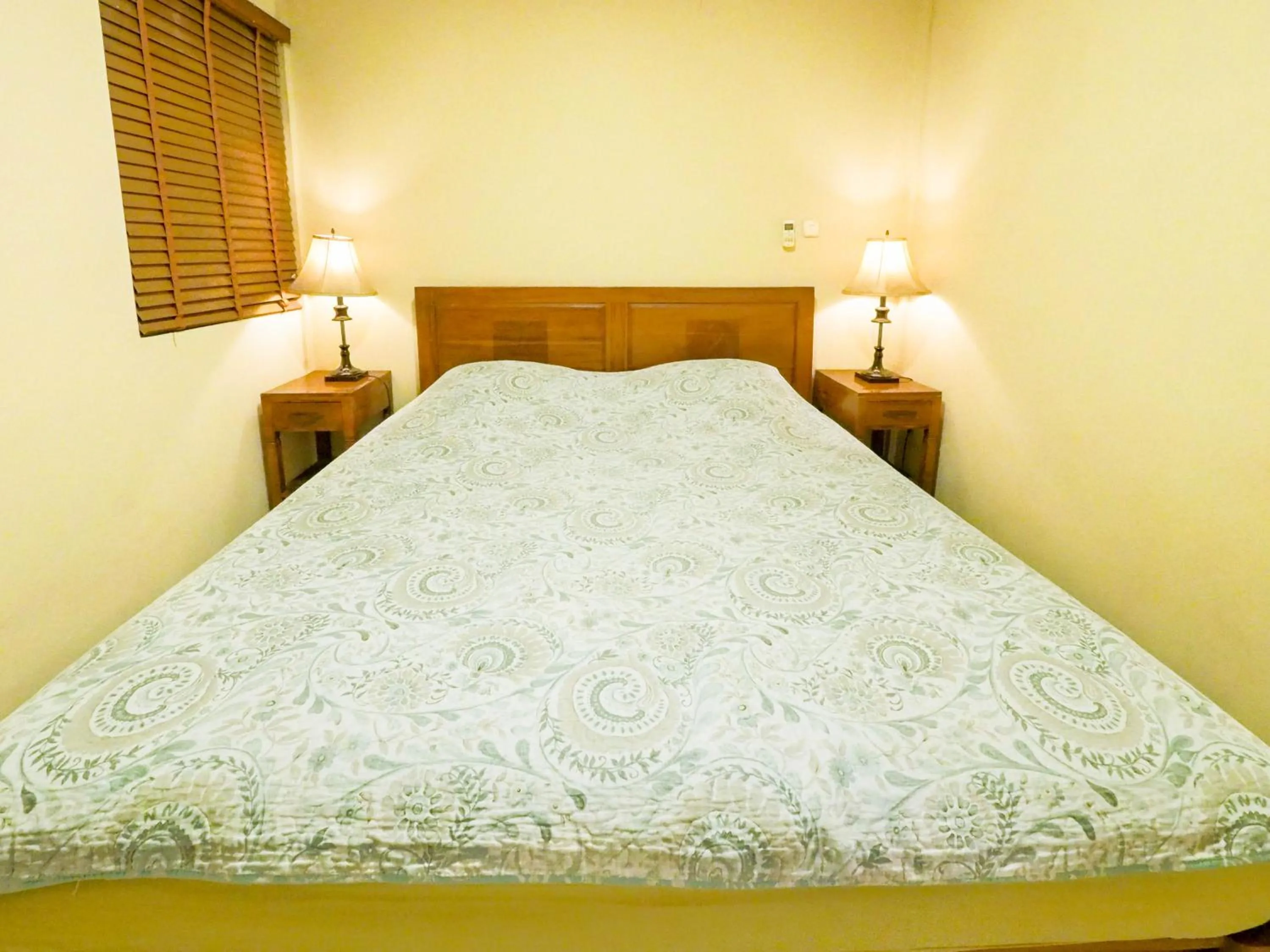 Bedroom, Bed in Rhiz Guest House Tebet