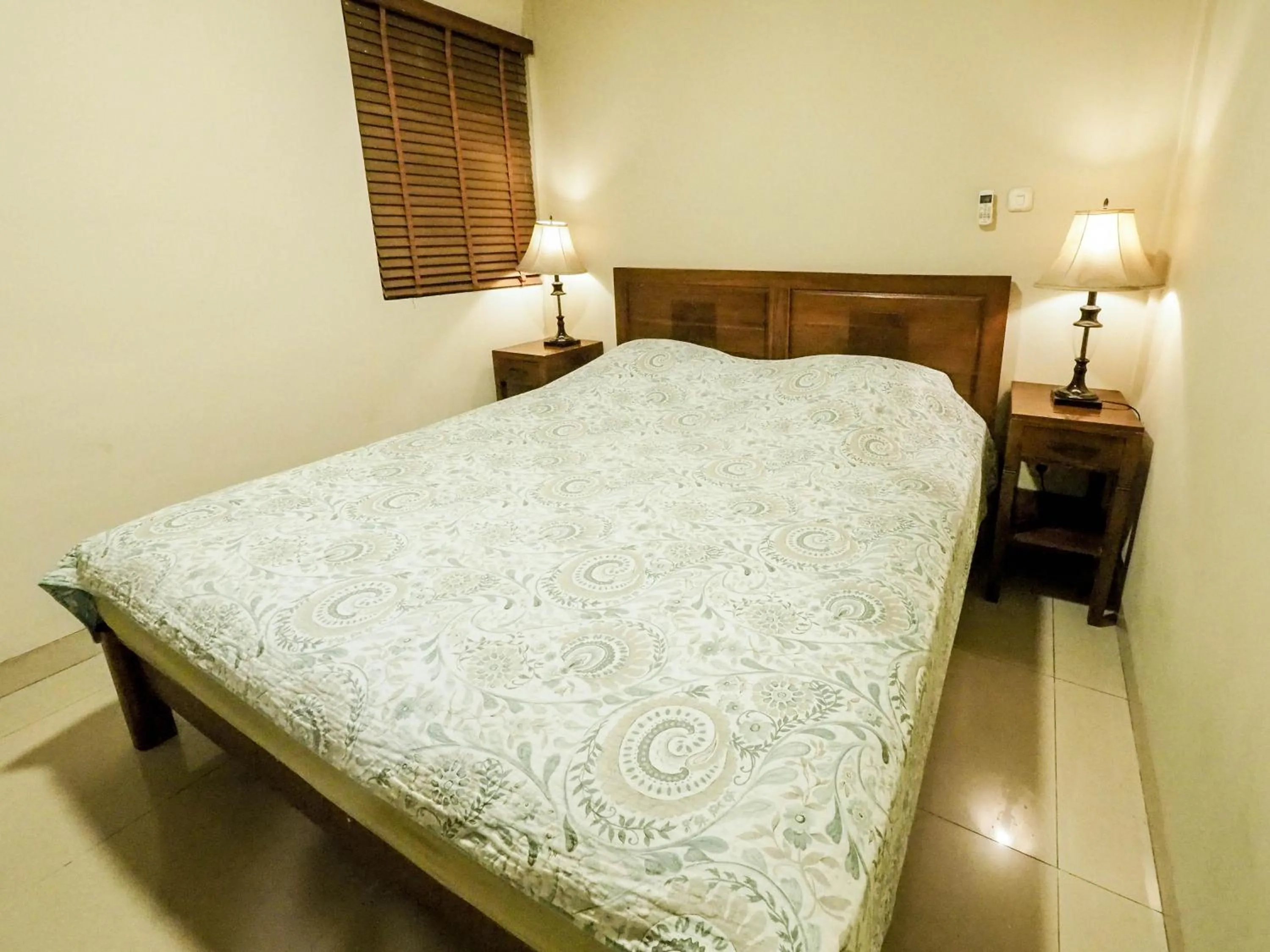 Bedroom, Bed in Rhiz Guest House Tebet