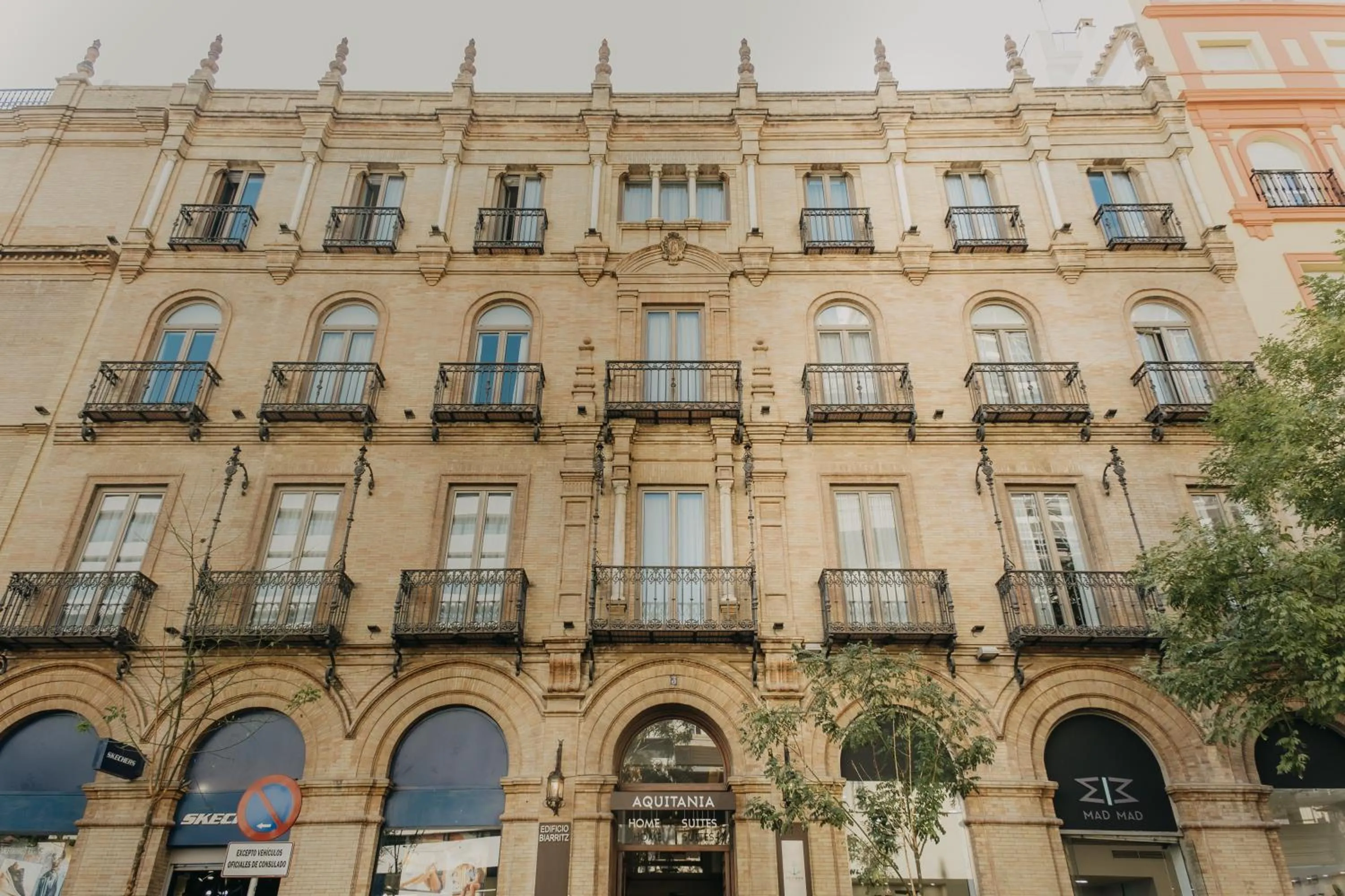 Property building in Aquitania Home Suites