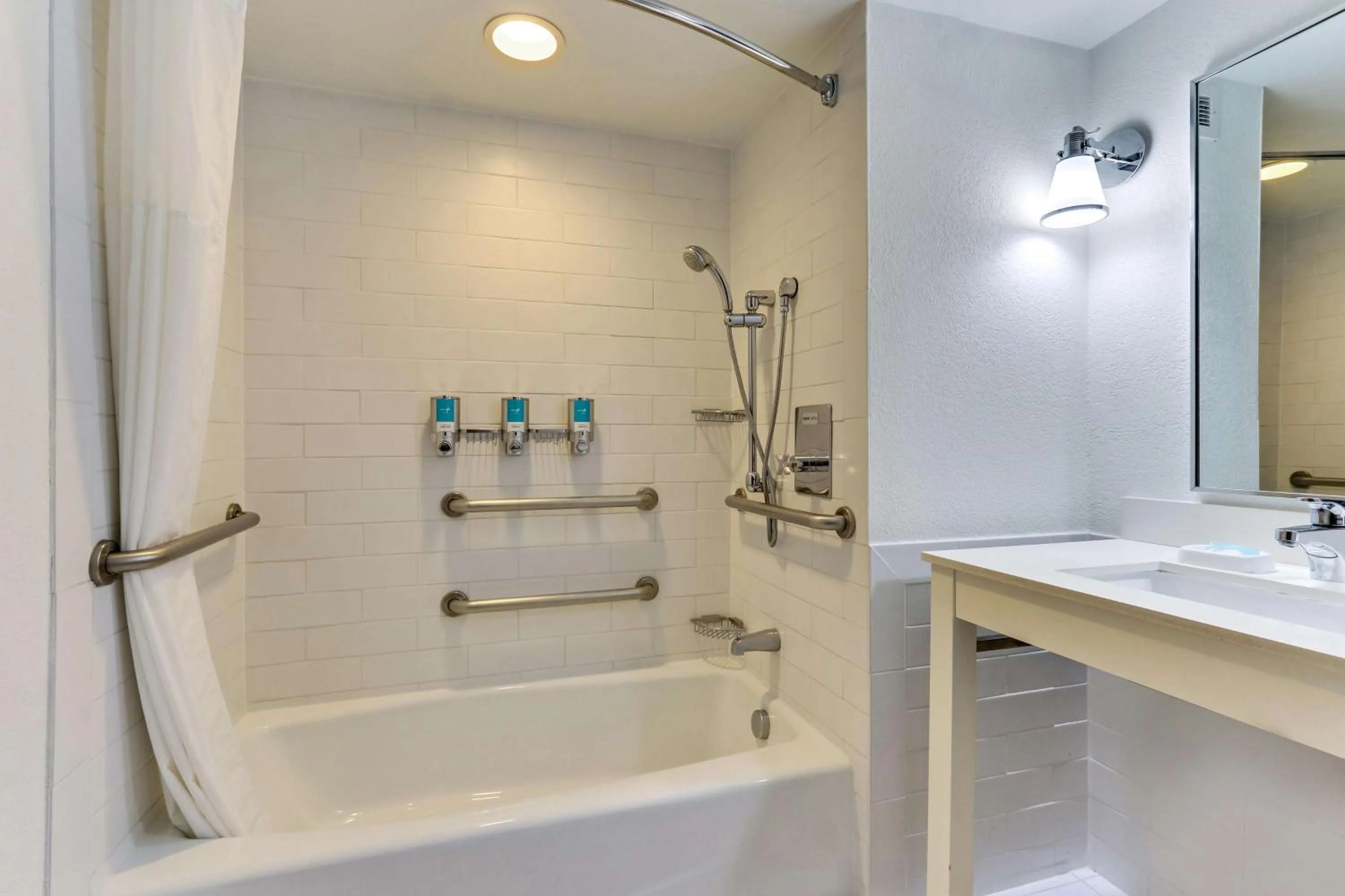 Bathroom in Drury Inn & Suites San Antonio Airport