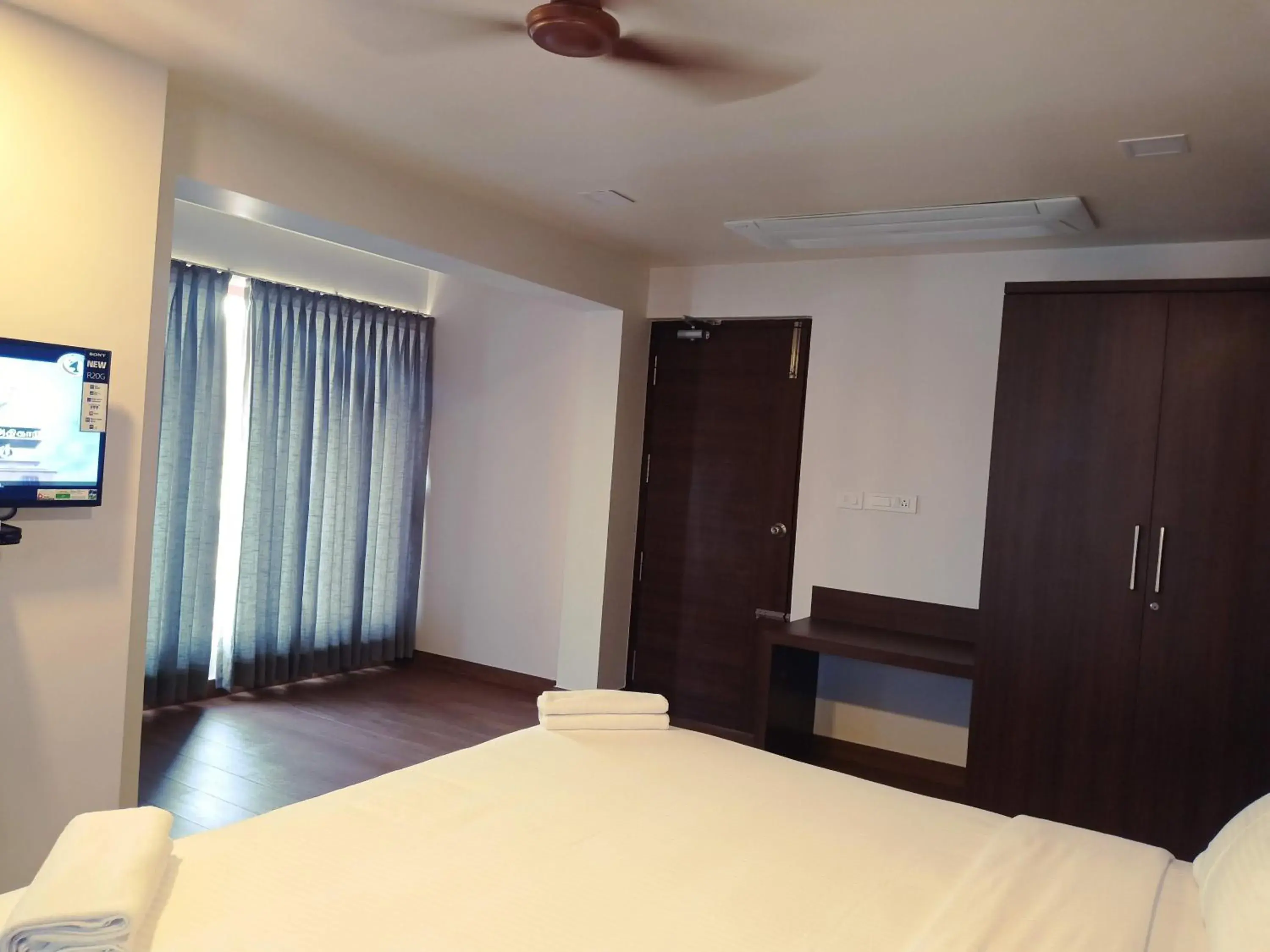 Communal lounge/ TV room, Bed in HOTEL VINTAGE CASTLE Communal lounge/ TV room, Bed in HOTEL VINTAGE CASTLE