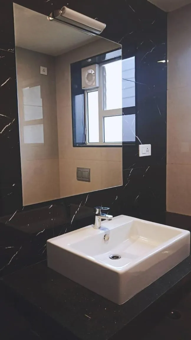 Shower in HOTEL VINTAGE CASTLE