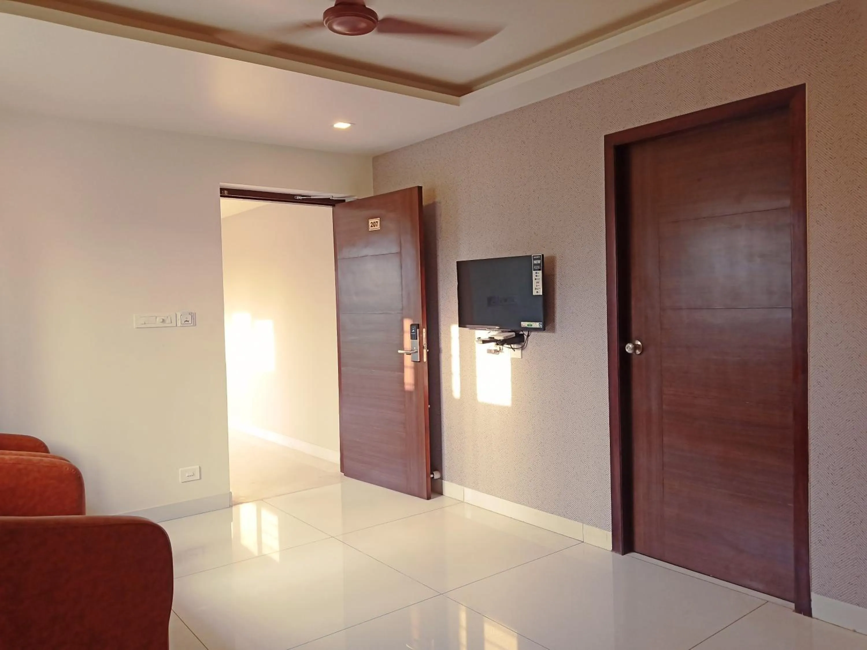 Communal lounge/ TV room in HOTEL VINTAGE CASTLE