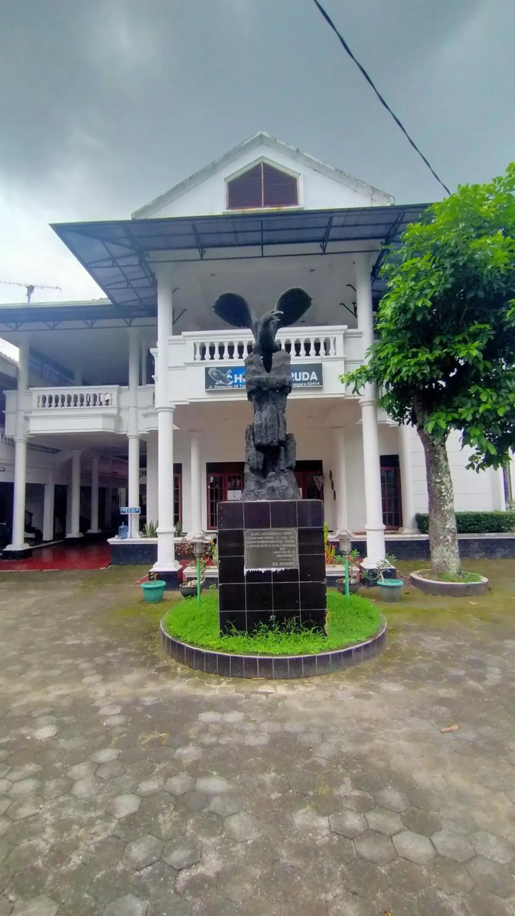 Property building in Hotel Garuda Syariah near Alun Alun Banjarnegara Property building in Hotel Garuda Syariah near Alun Alun Banjarnegara