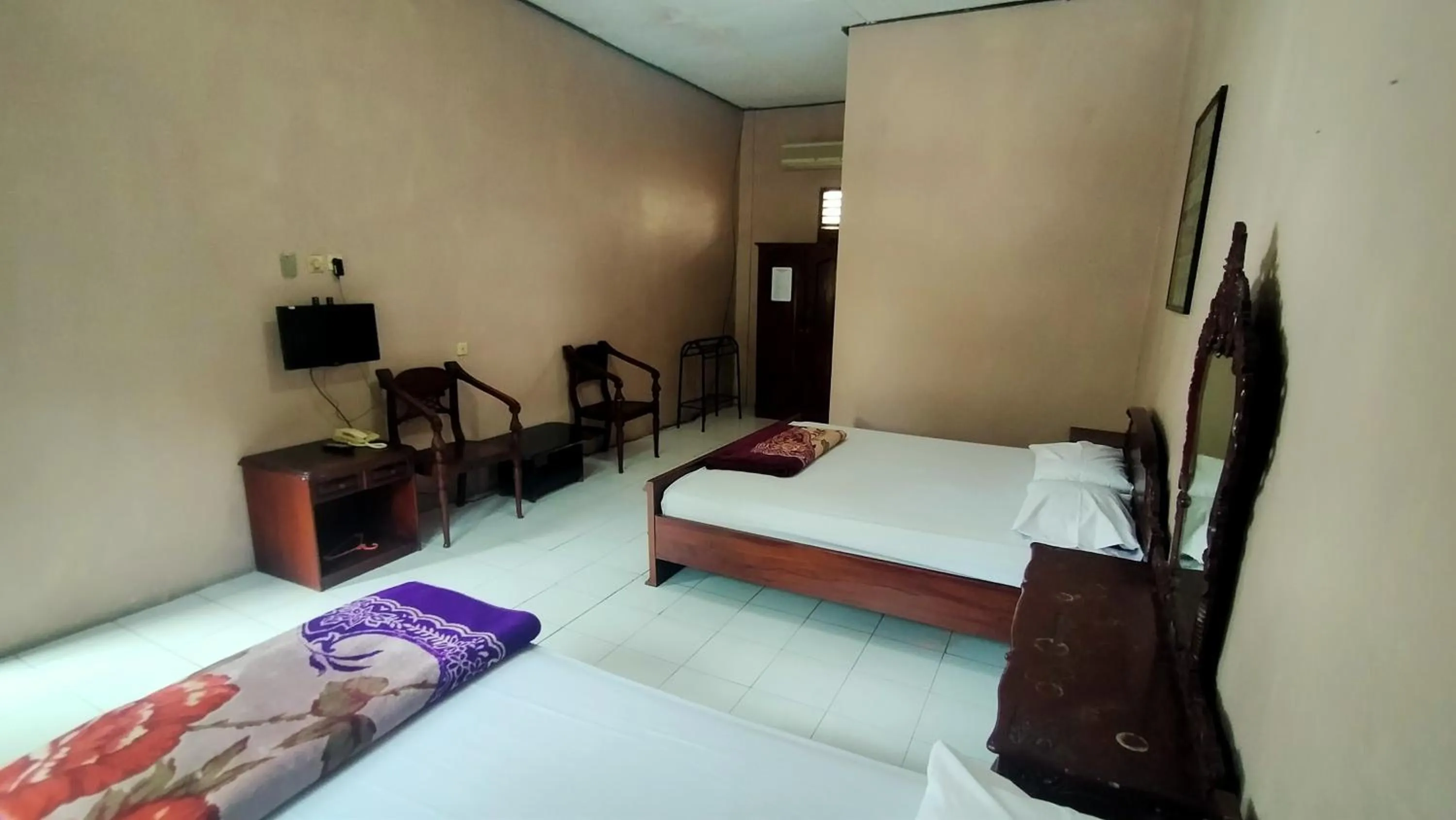 Bed in Hotel Garuda Syariah near Alun Alun Banjarnegara