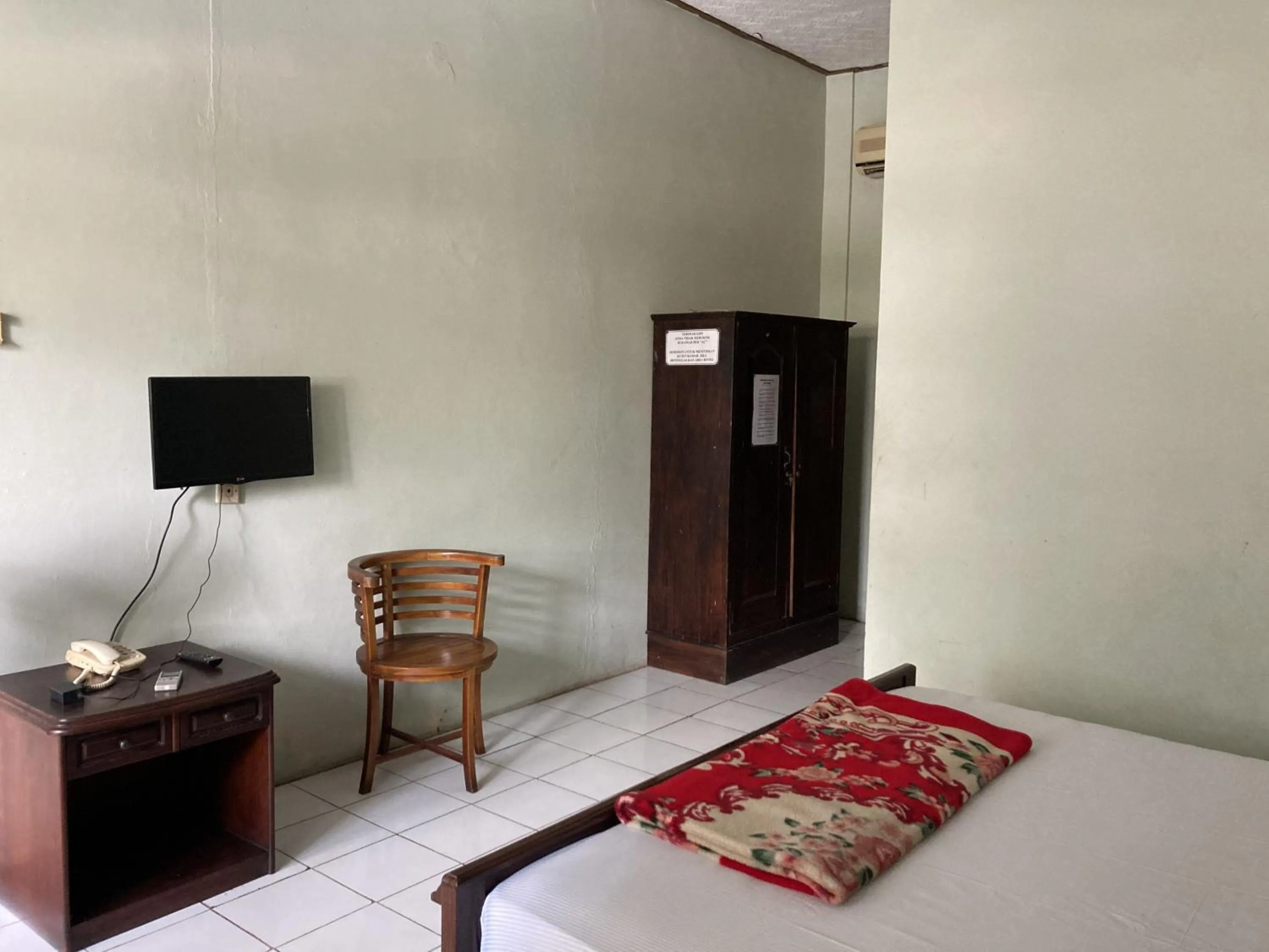 Bed in Hotel Garuda Syariah near Alun Alun Banjarnegara