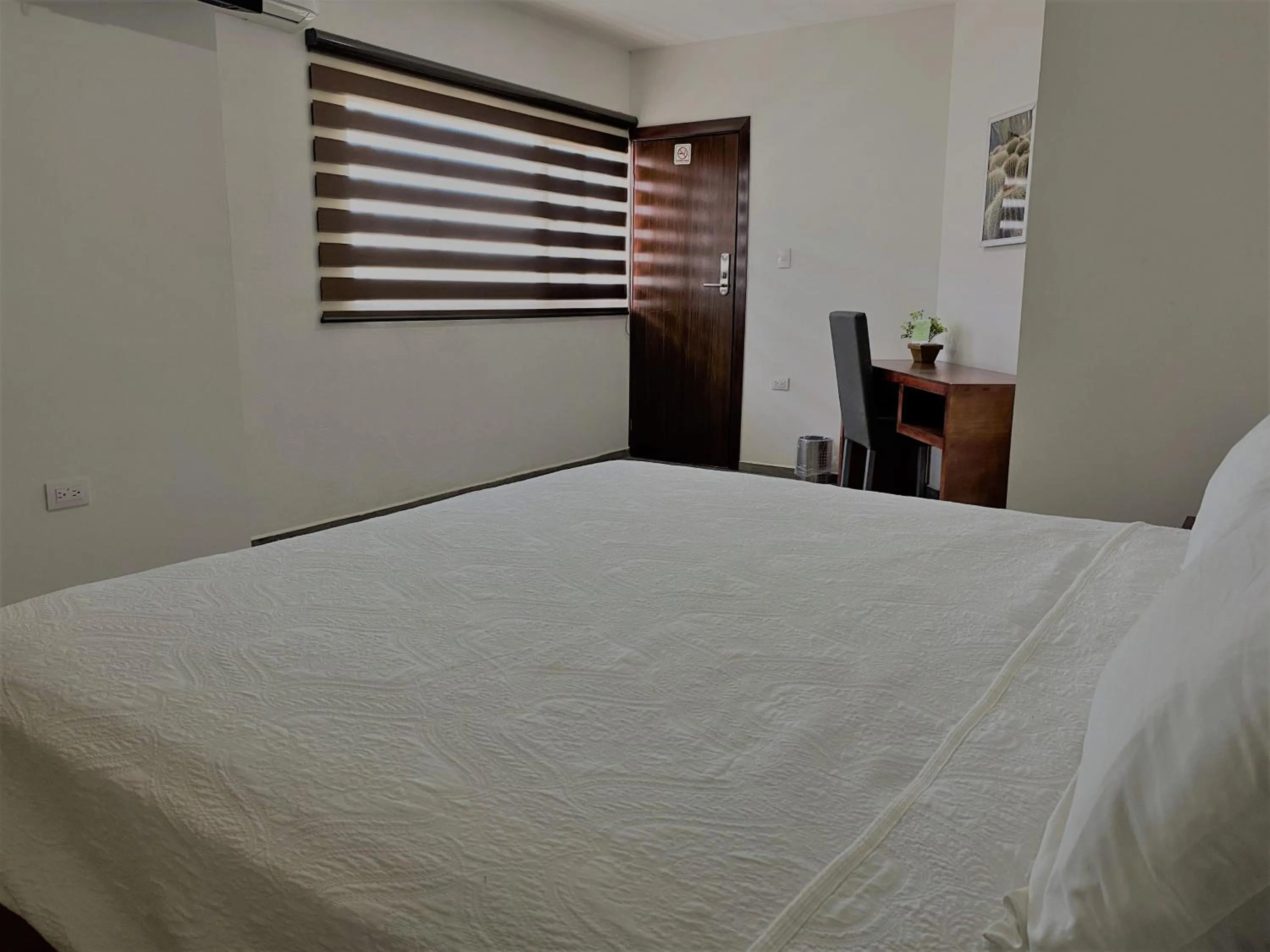 Photo of the whole room, Bed in Noas Hotel