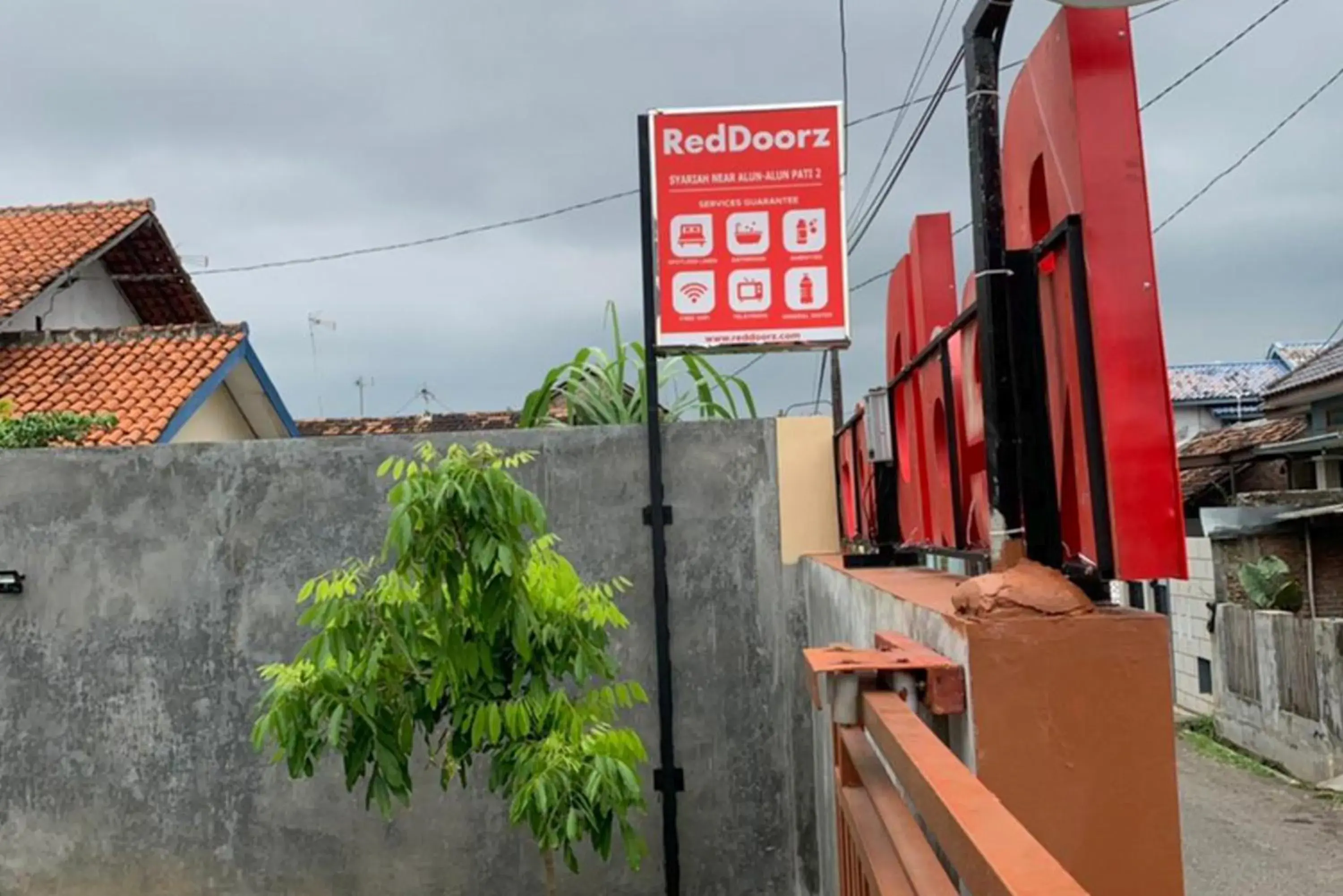 Property building in RedDoorz Syariah near Kawasan Simpang Lima Pati Property building in RedDoorz Syariah near Kawasan Simpang Lima Pati