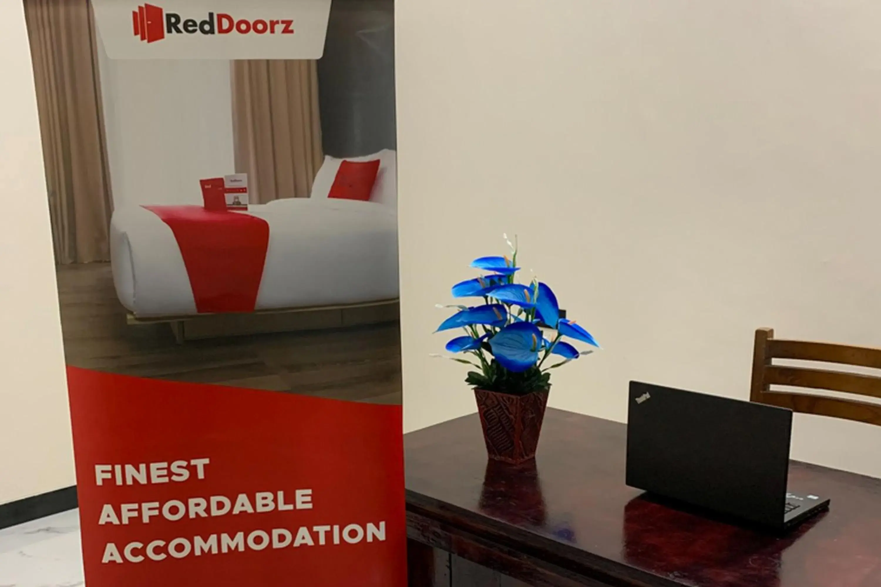 Lobby or reception, Bed in RedDoorz Syariah near Kawasan Simpang Lima Pati Lobby or reception, Bed in RedDoorz Syariah near Kawasan Simpang Lima Pati