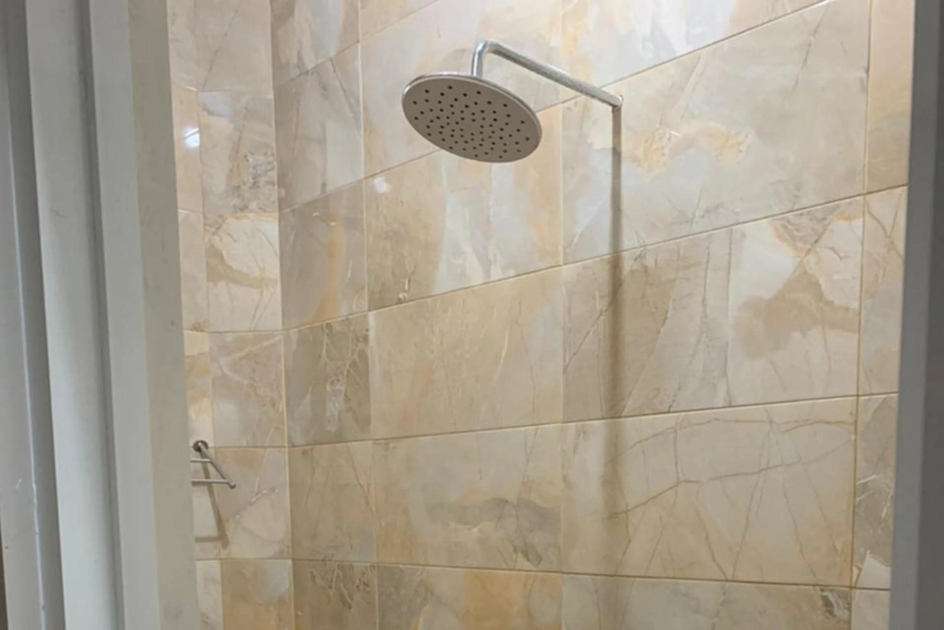 Bathroom in RedDoorz Syariah near Kawasan Simpang Lima Pati