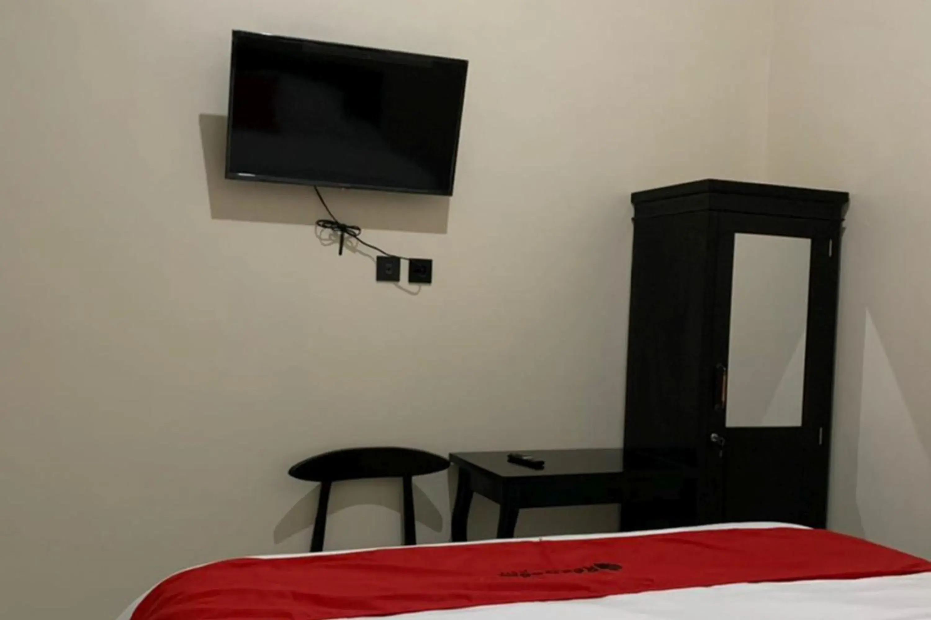 Bed in RedDoorz Syariah near Kawasan Simpang Lima Pati Bed in RedDoorz Syariah near Kawasan Simpang Lima Pati