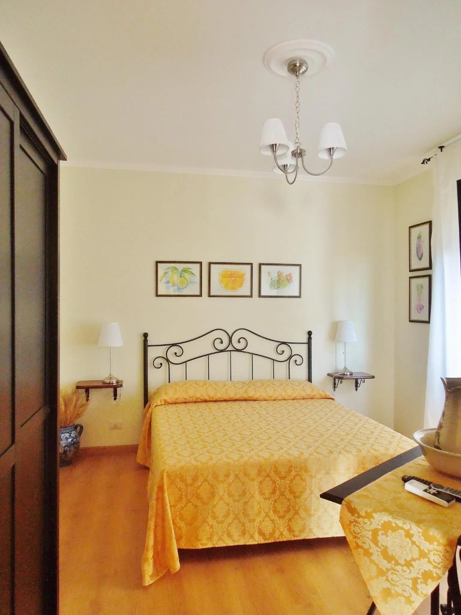 Photo of the whole room in Cielo di Taormina