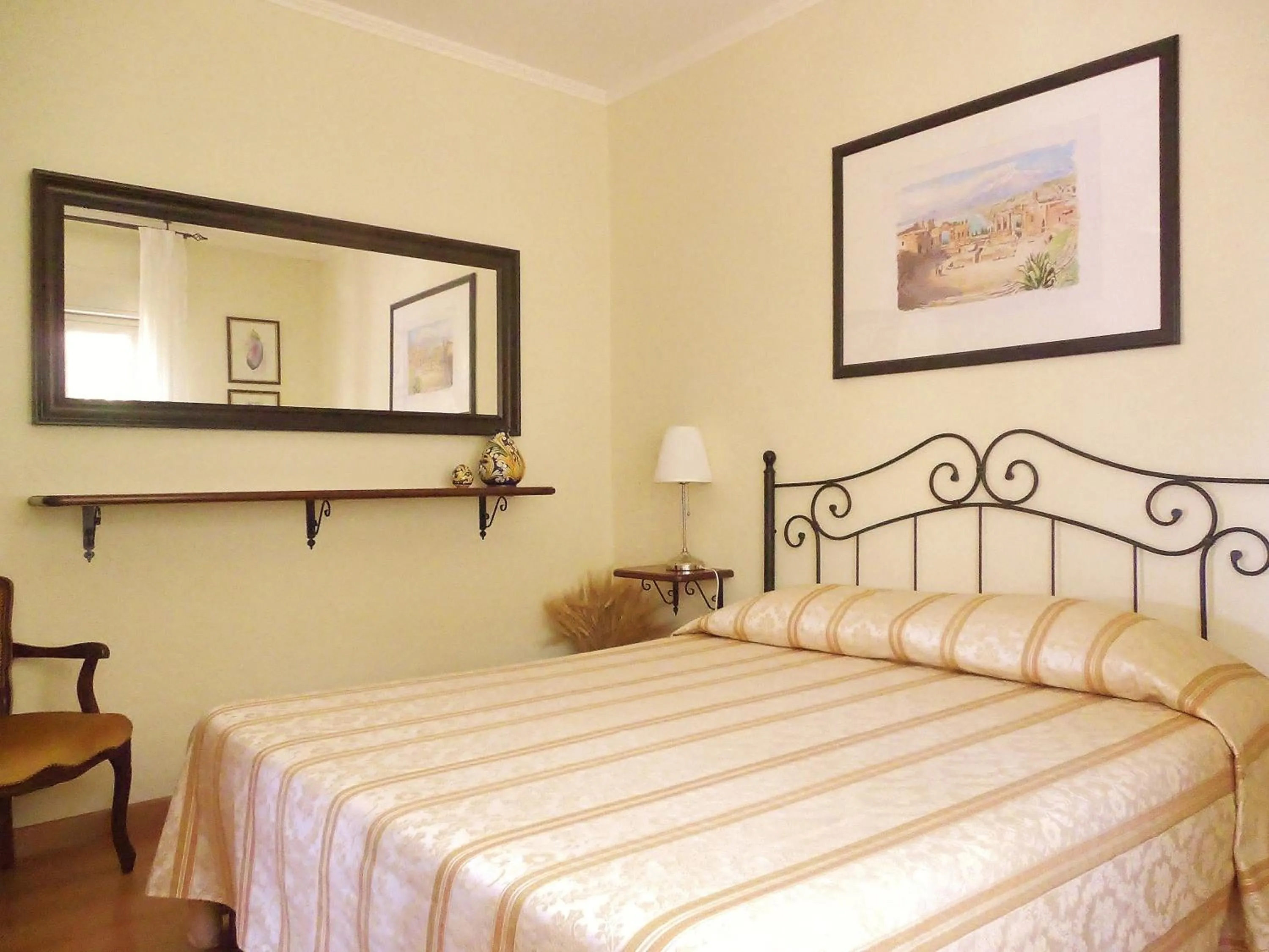 Photo of the whole room in Cielo di Taormina