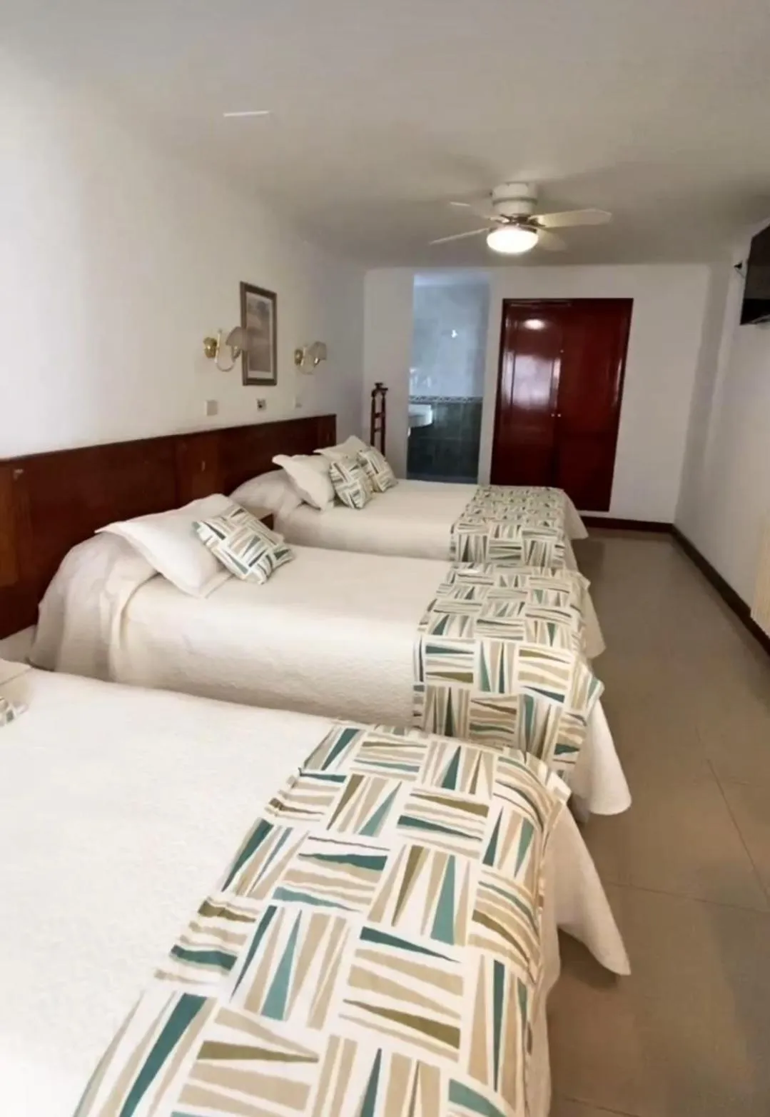 Bed in HOTEL CASTELAR CORDOBA