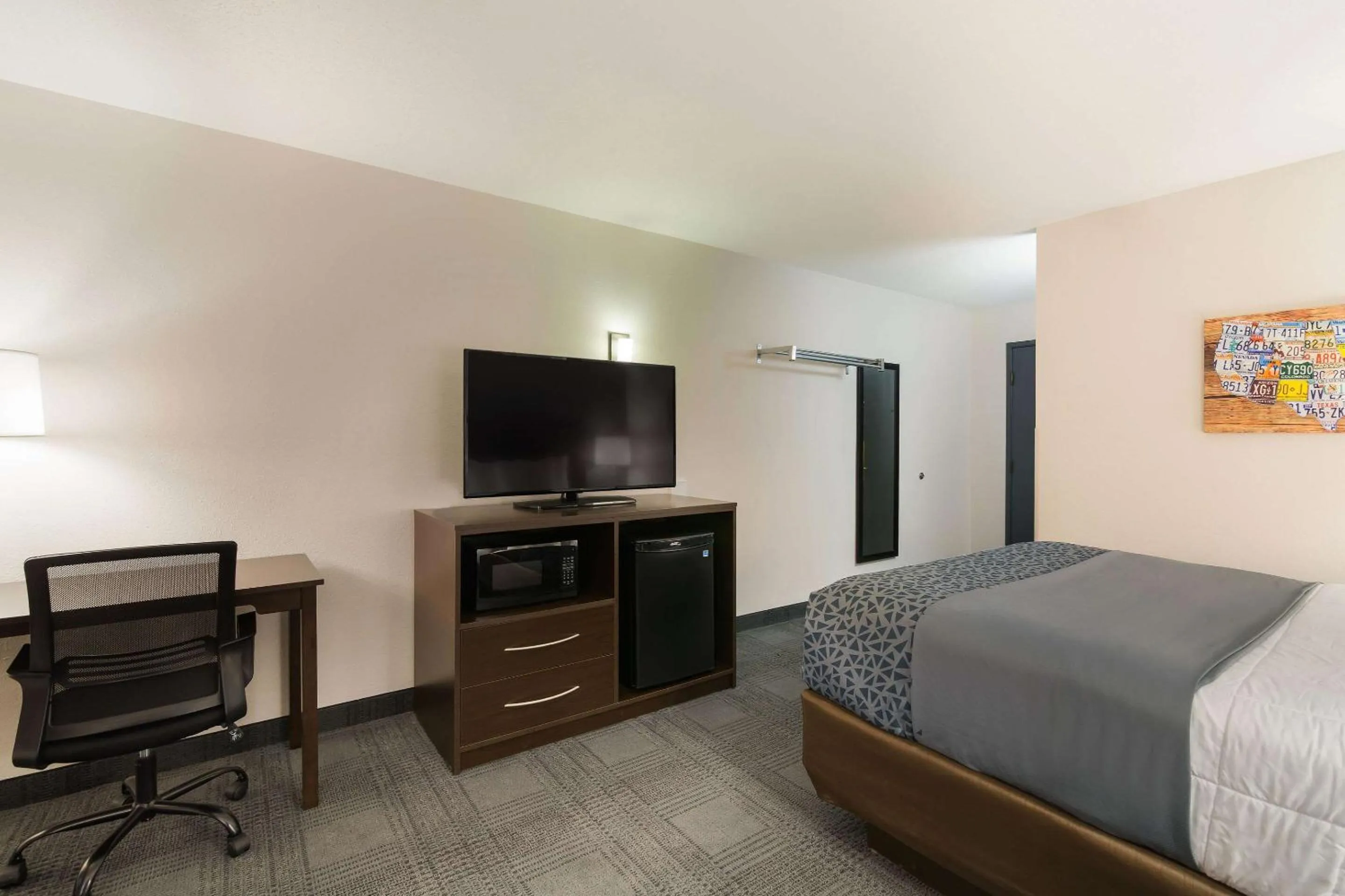 Photo of the whole room, Bed in Econo Lodge Williston