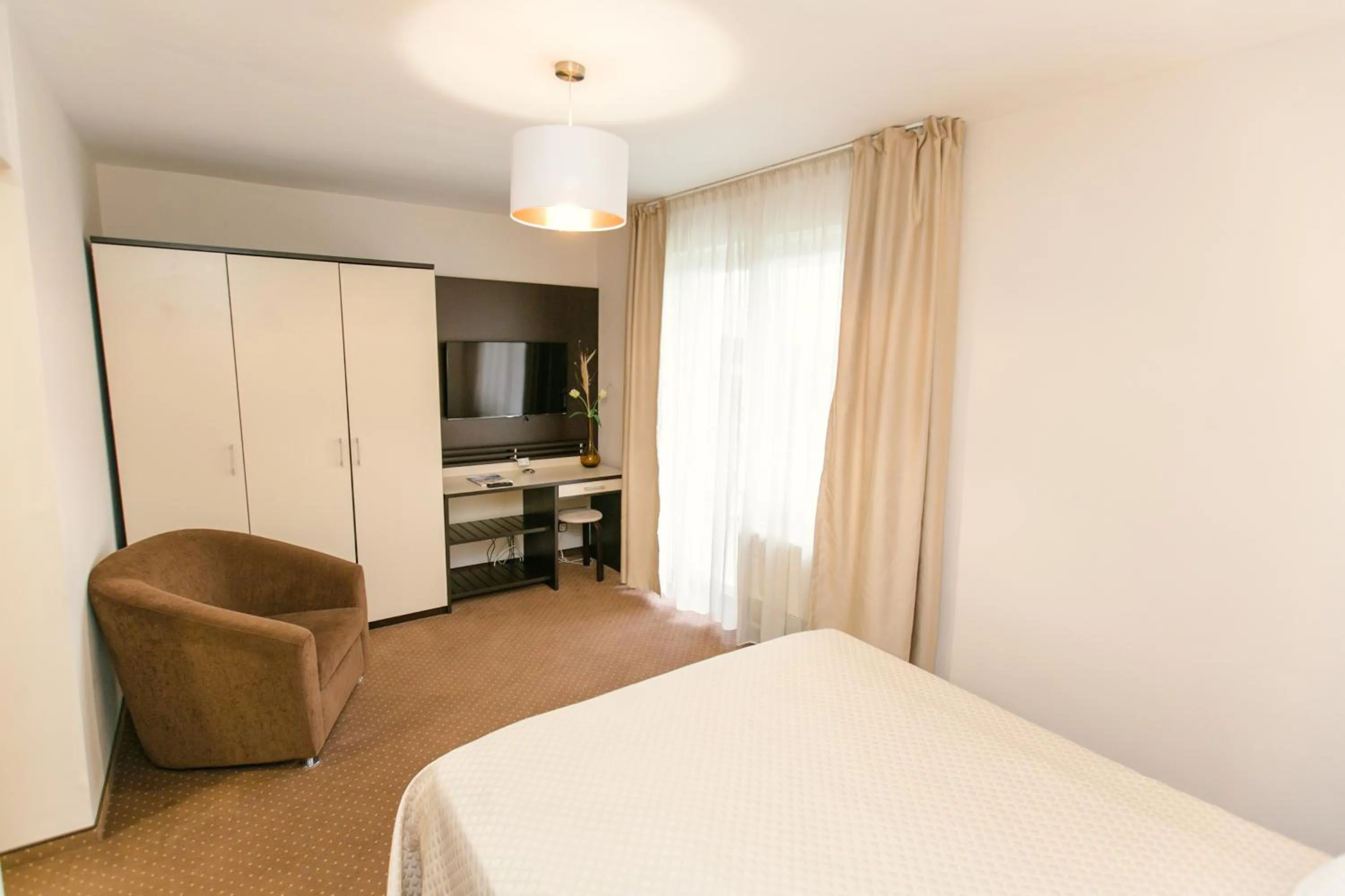 Photo of the whole room in Hotel International