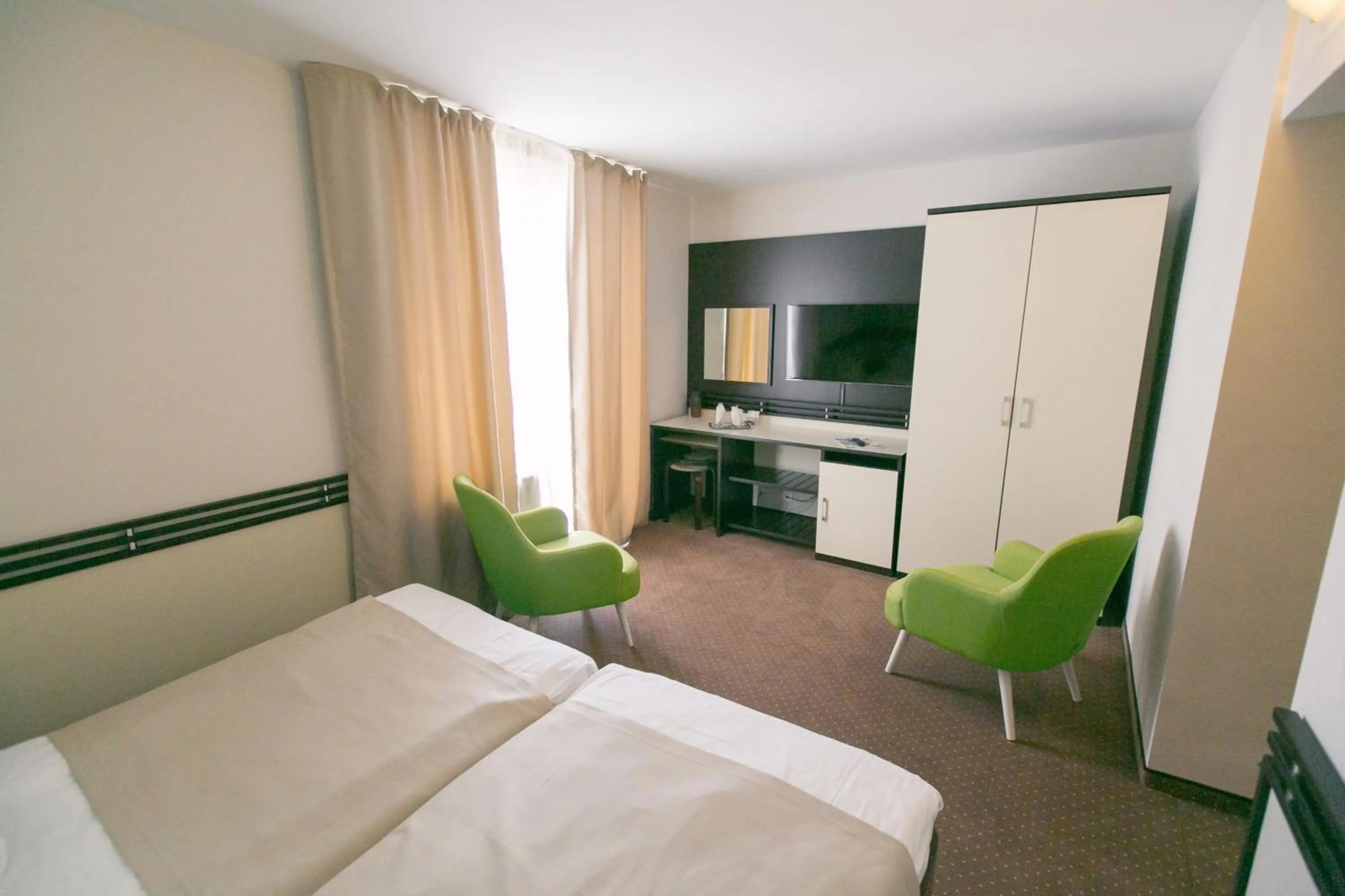 Photo of the whole room in Hotel International