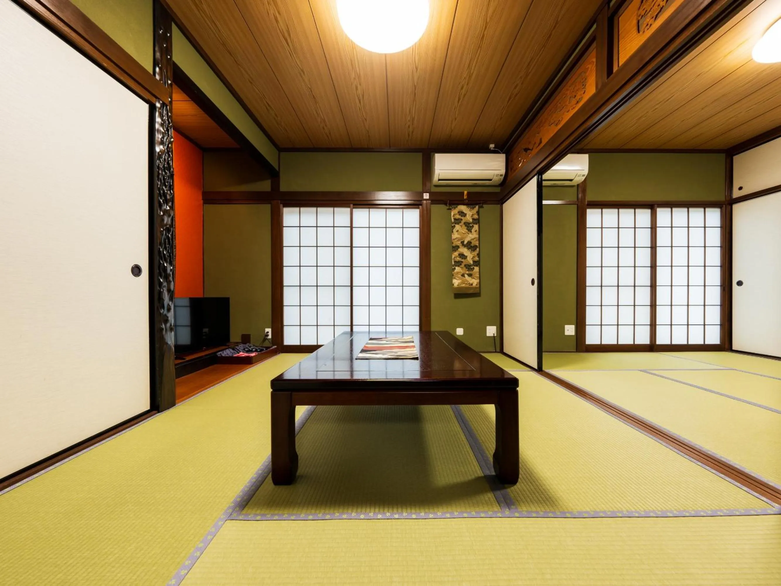 Photo of the whole room in Yufuin Wasaku