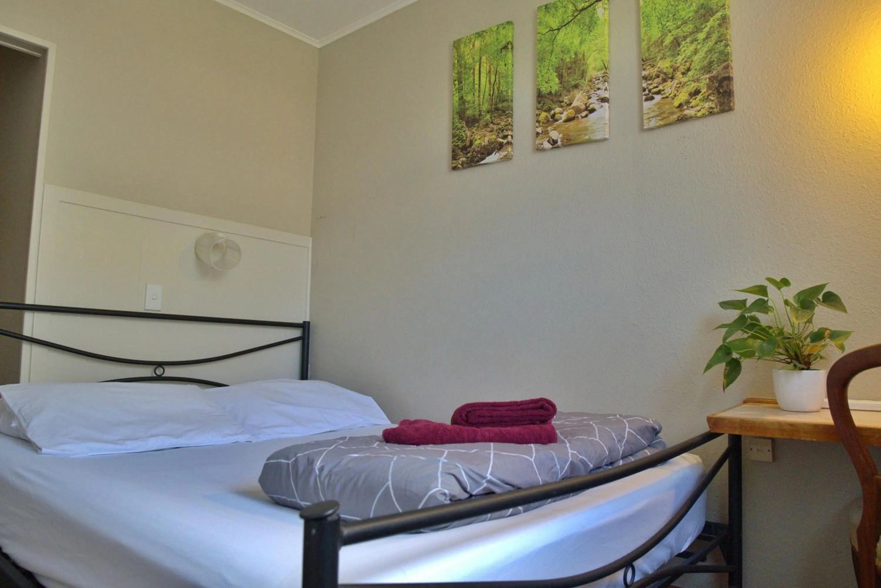 Bedroom, Bed in Ariki Backpackers