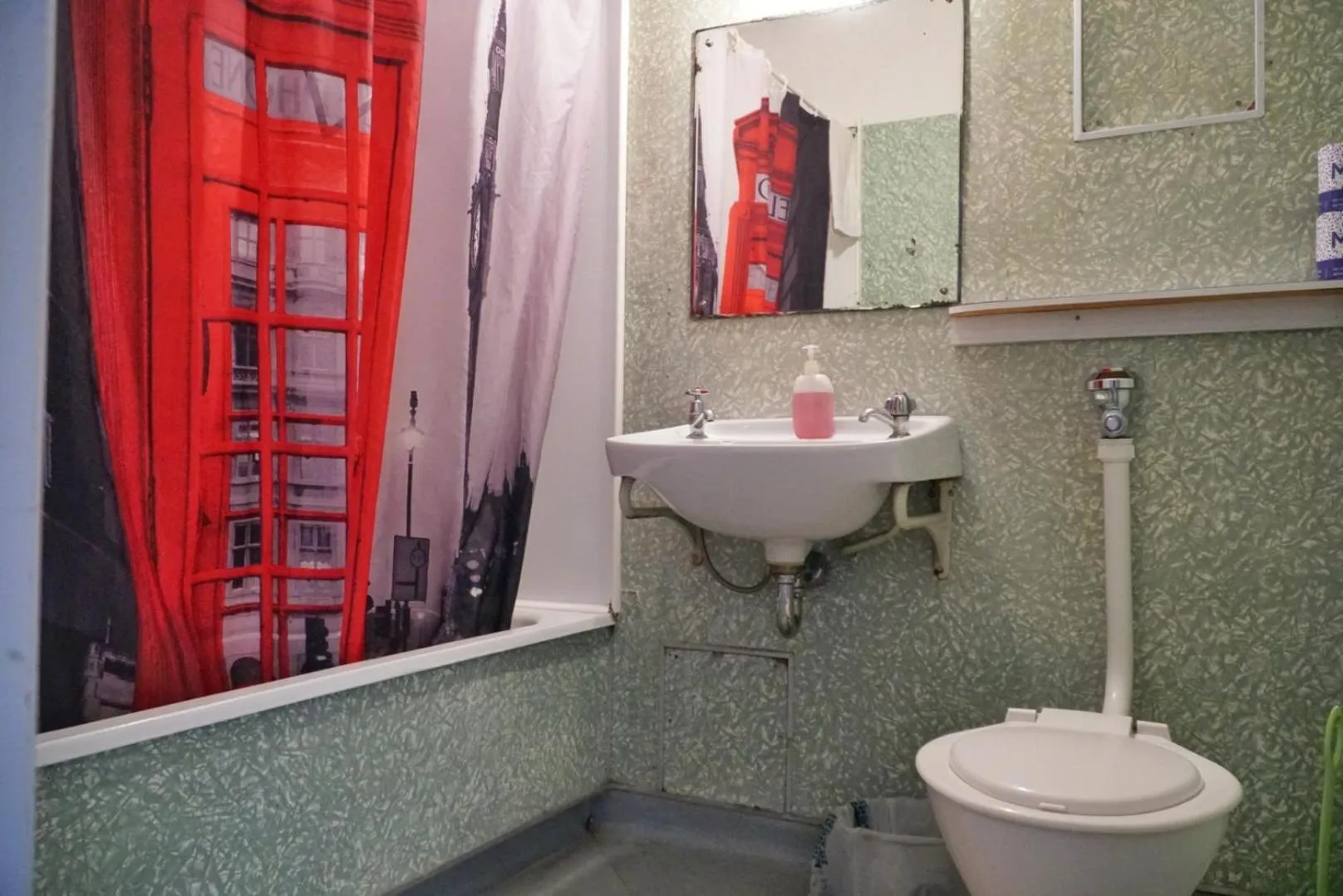 Bathroom in Ariki Backpackers