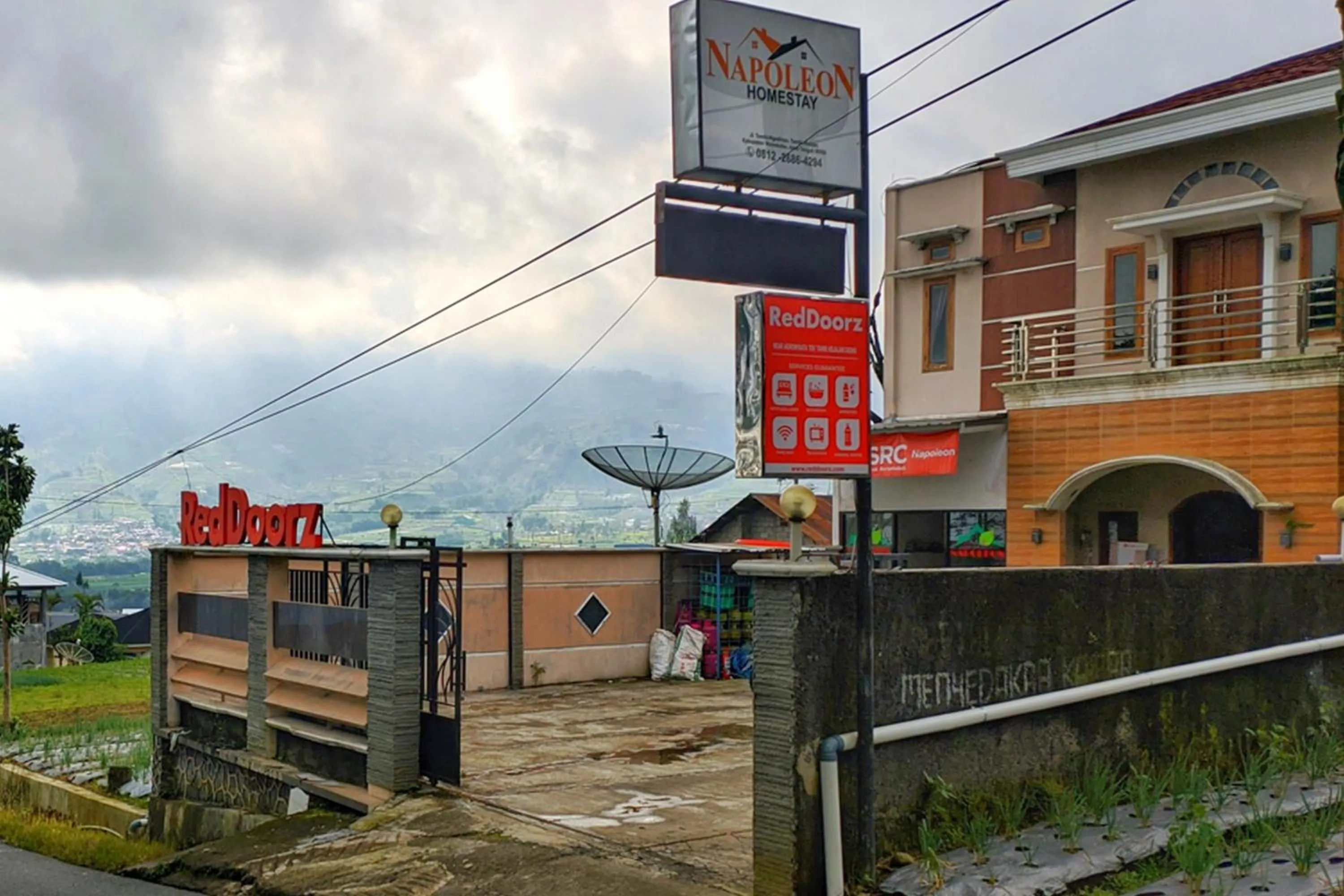 Property building in RedDoorz near Agrowisata Kebun Teh Dieng