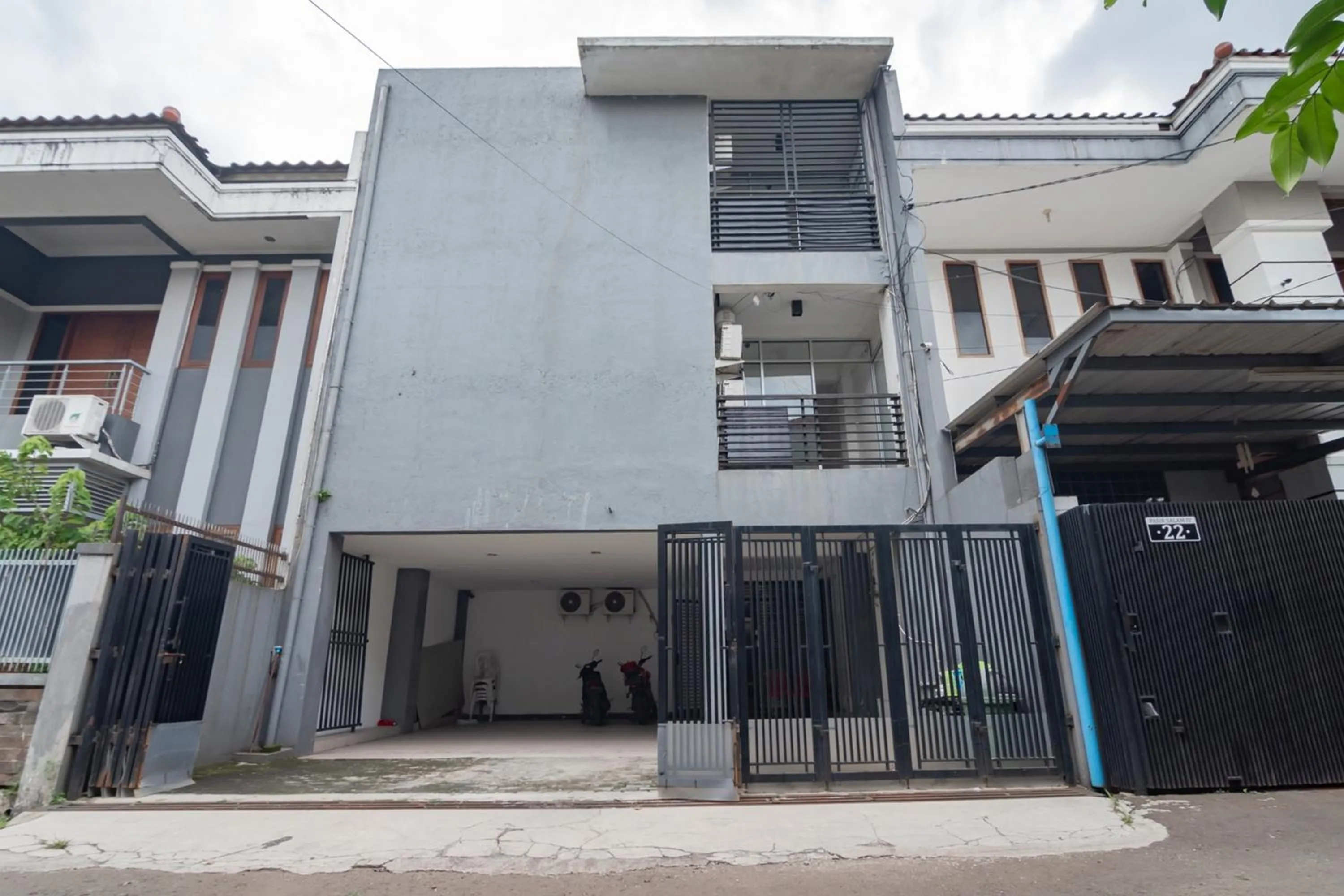 Property building in RedDoorz Syariah At Afifah Guest House near Bikasoga Sport Center