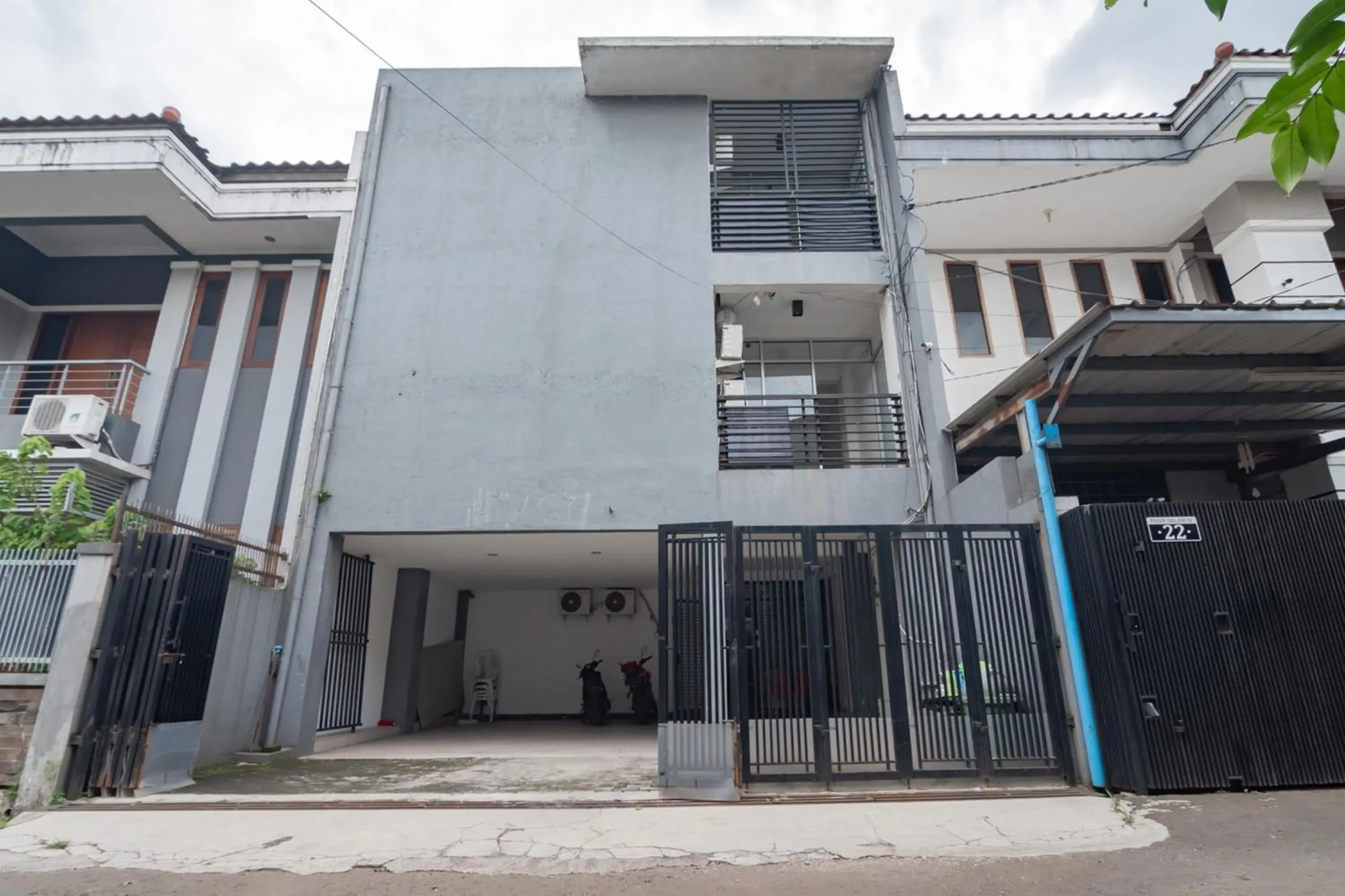 Property building in RedDoorz Syariah At Afifah Guest House near Bikasoga Sport Center Property building in RedDoorz Syariah At Afifah Guest House near Bikasoga Sport Center