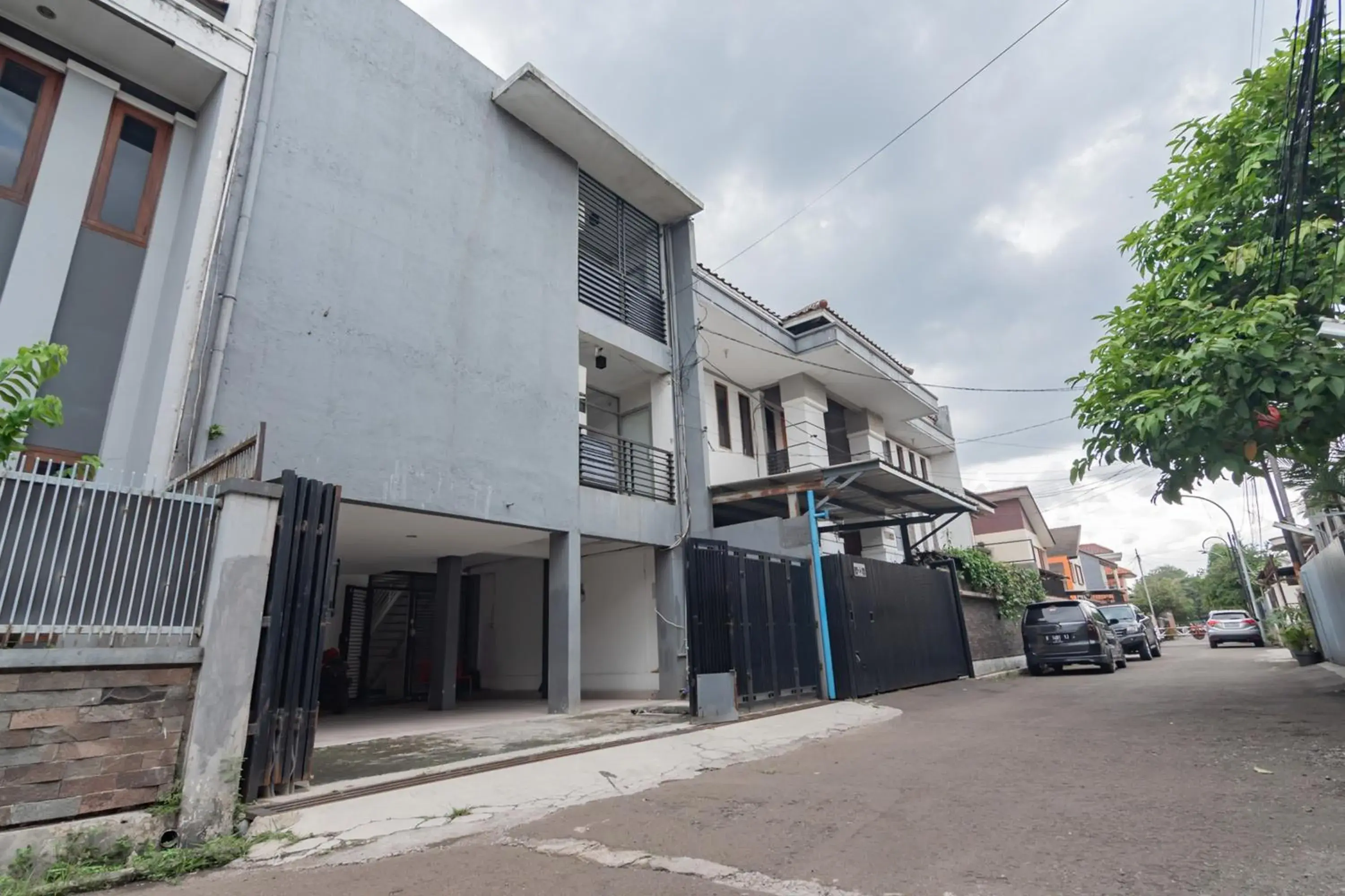 Property building in RedDoorz Syariah At Afifah Guest House near Bikasoga Sport Center Property building in RedDoorz Syariah At Afifah Guest House near Bikasoga Sport Center
