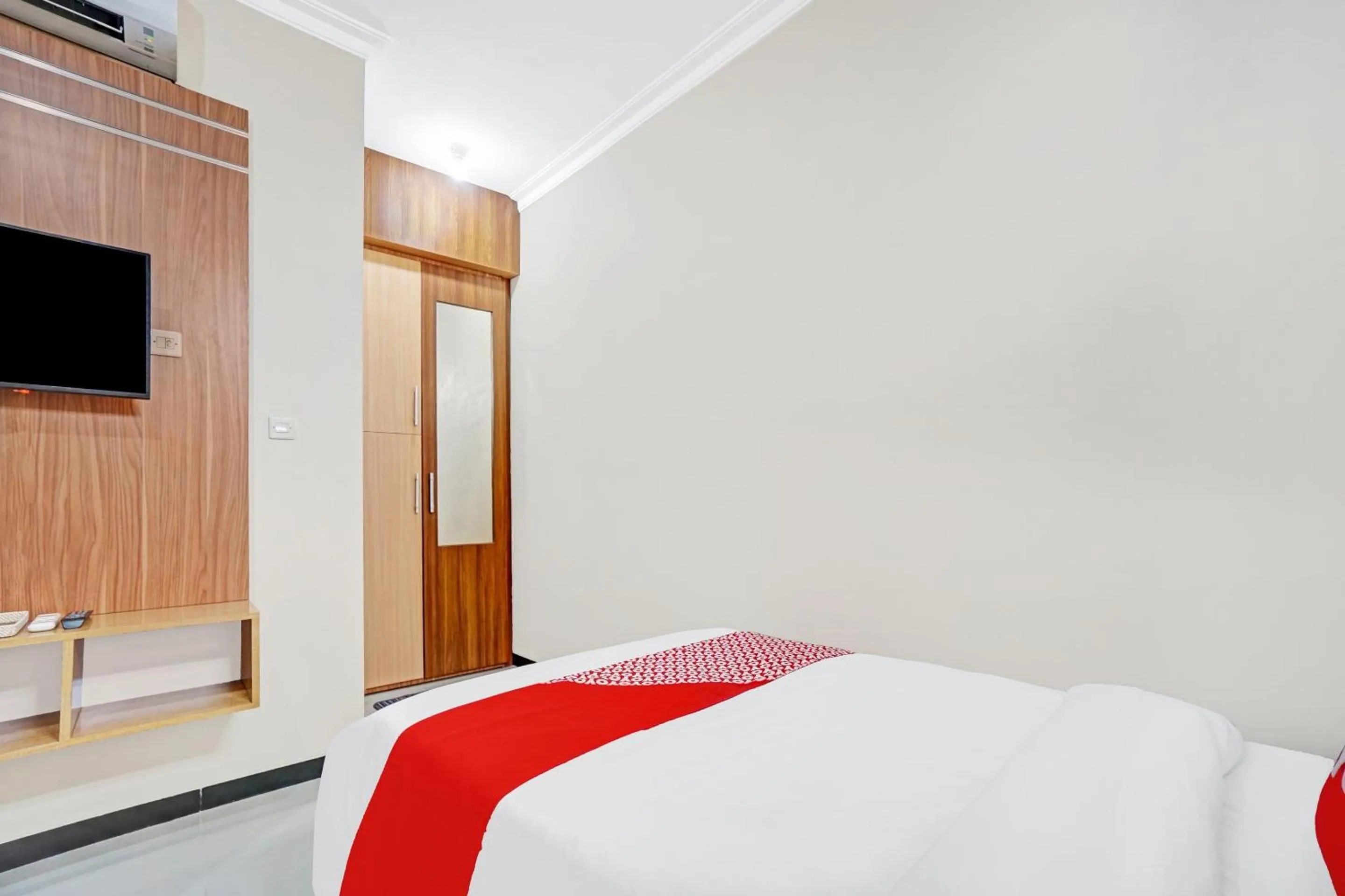 Bedroom, Bed in Hotel O Avisha Guest House Syariah