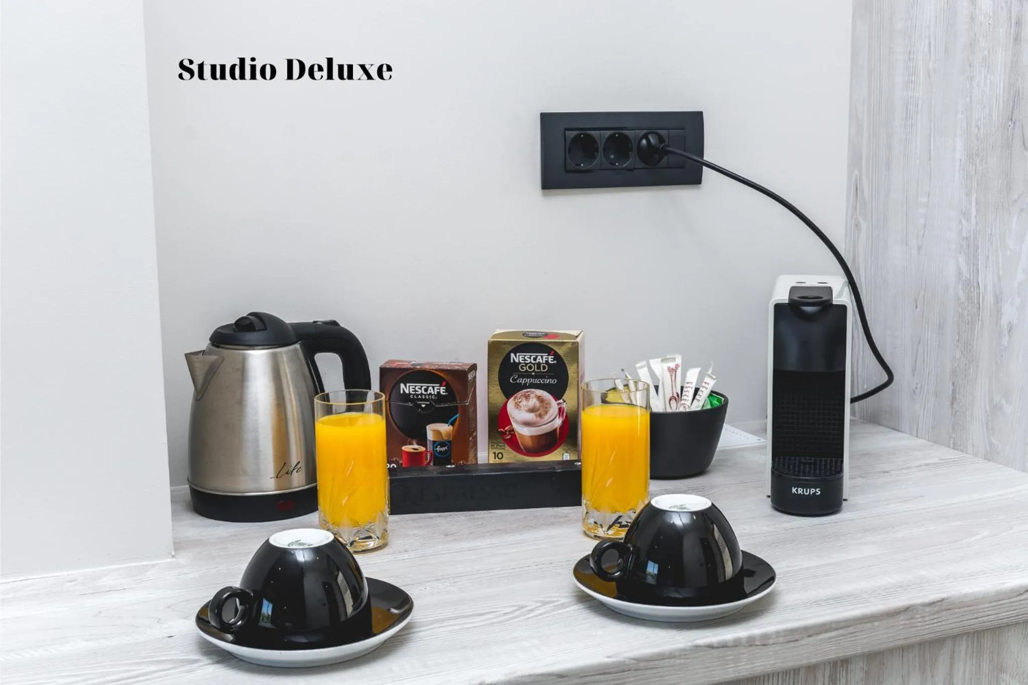 Coffee/tea facilities in Dionisos Luxury Suites
