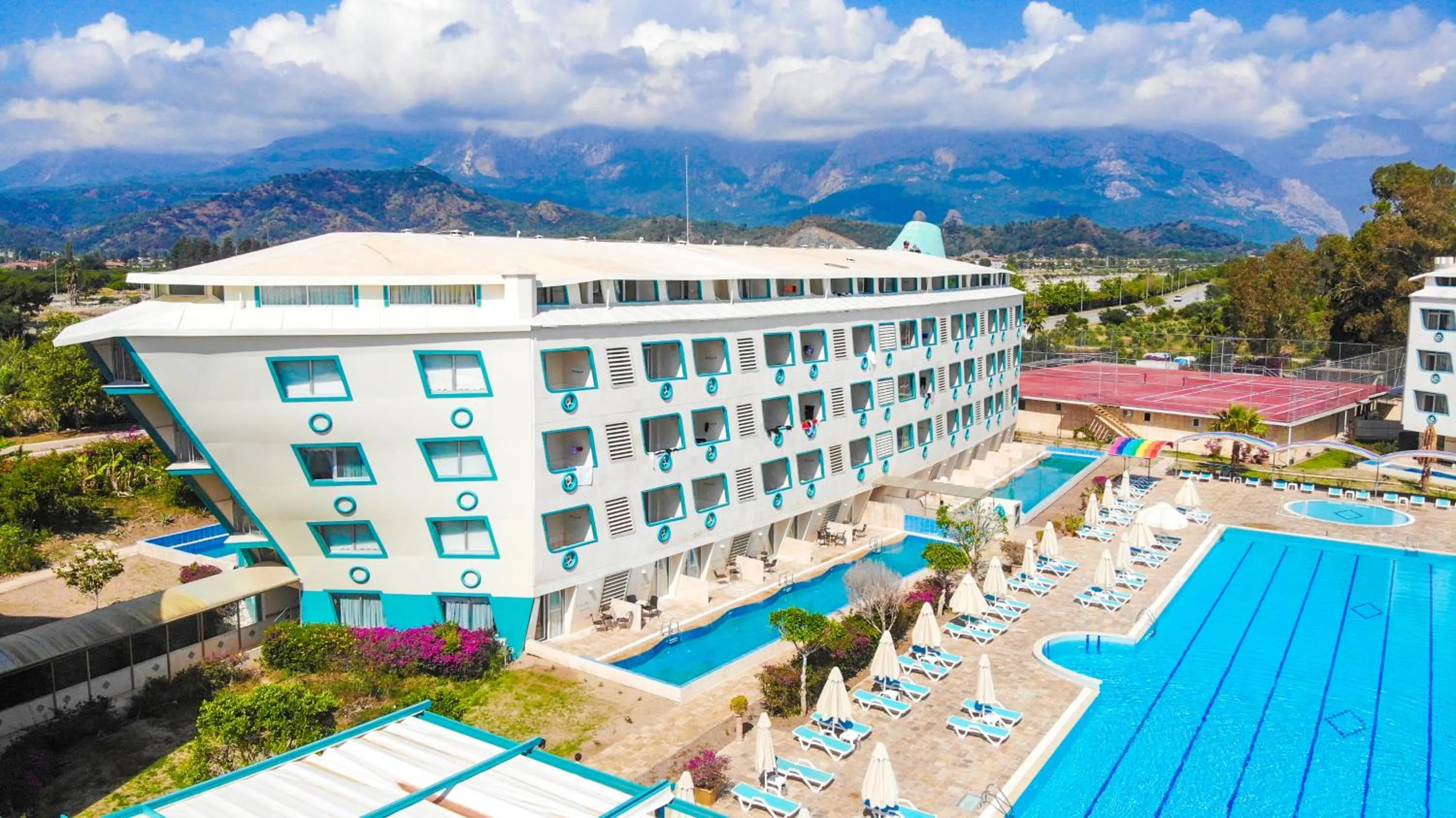 Property building in Daima Biz Hotel - Dolusu Aquapark Access