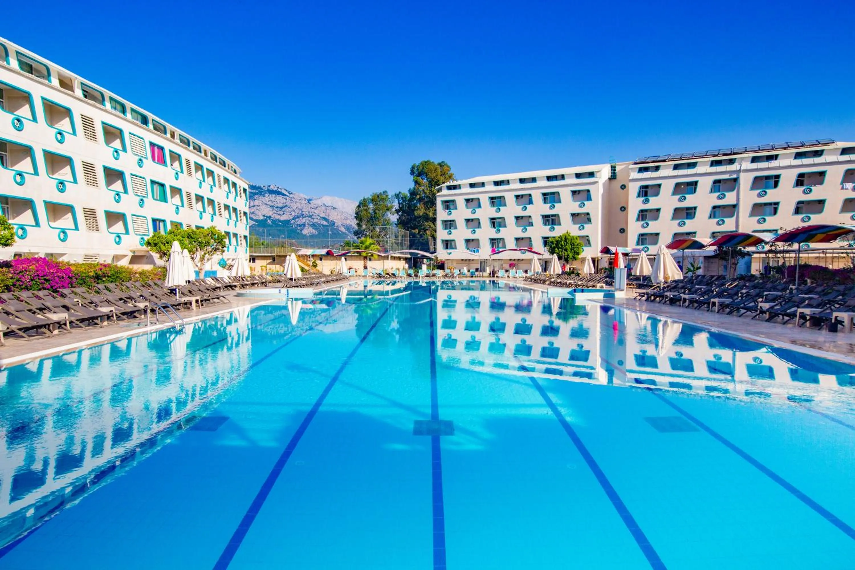 Swimming pool in Daima Biz Hotel - Dolusu Aquapark Access