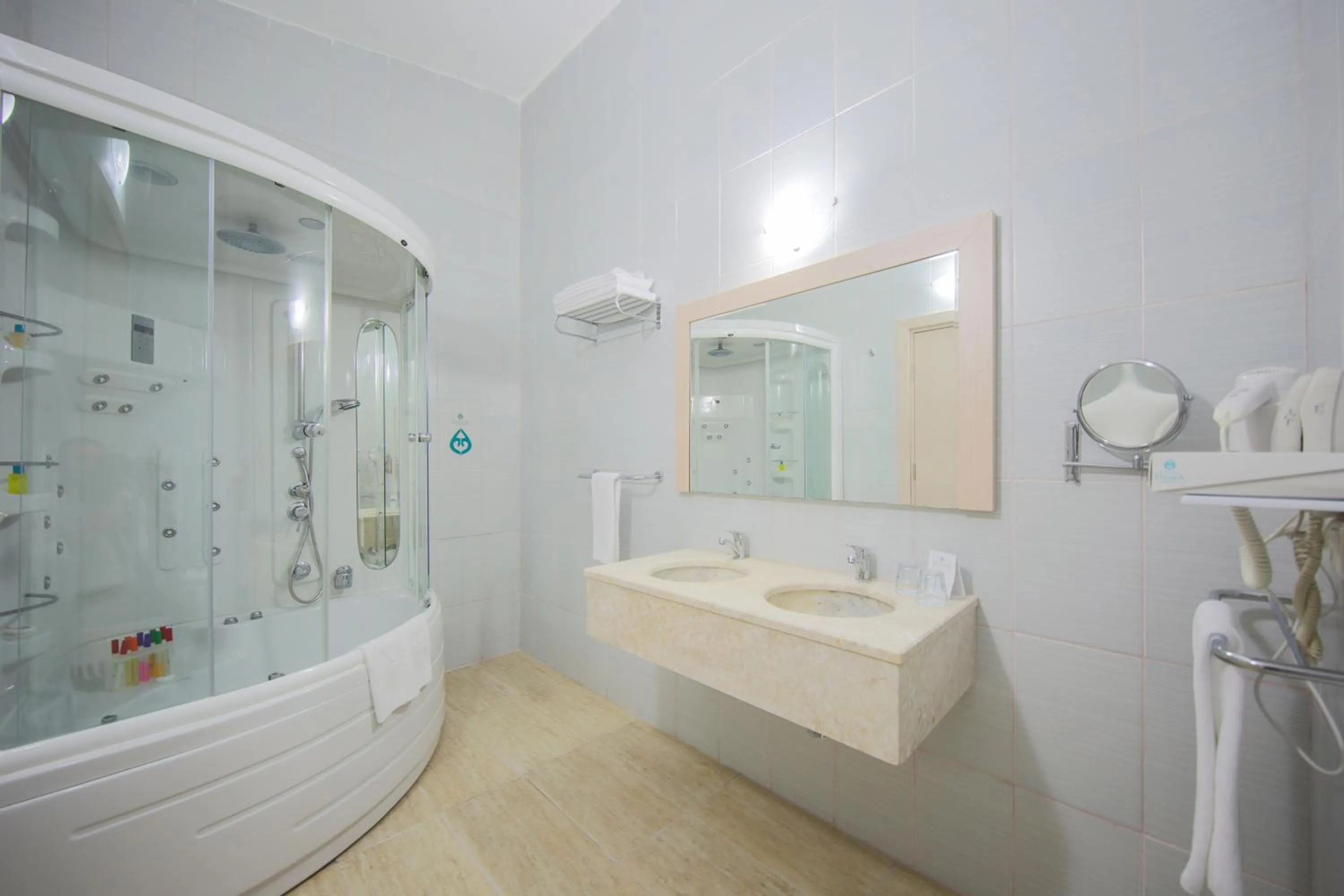 Shower in Daima Biz Hotel - Dolusu Aquapark Access