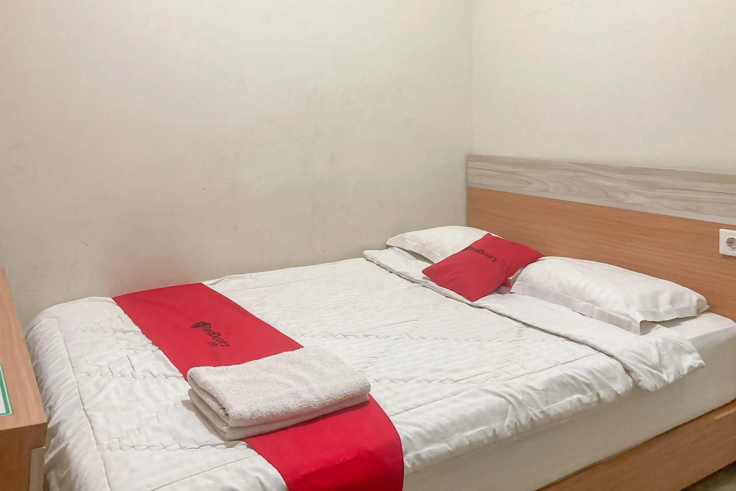 Bedroom, Bed in RedDoorz Syariah @ Boemi Guesthouse Tasikmalaya