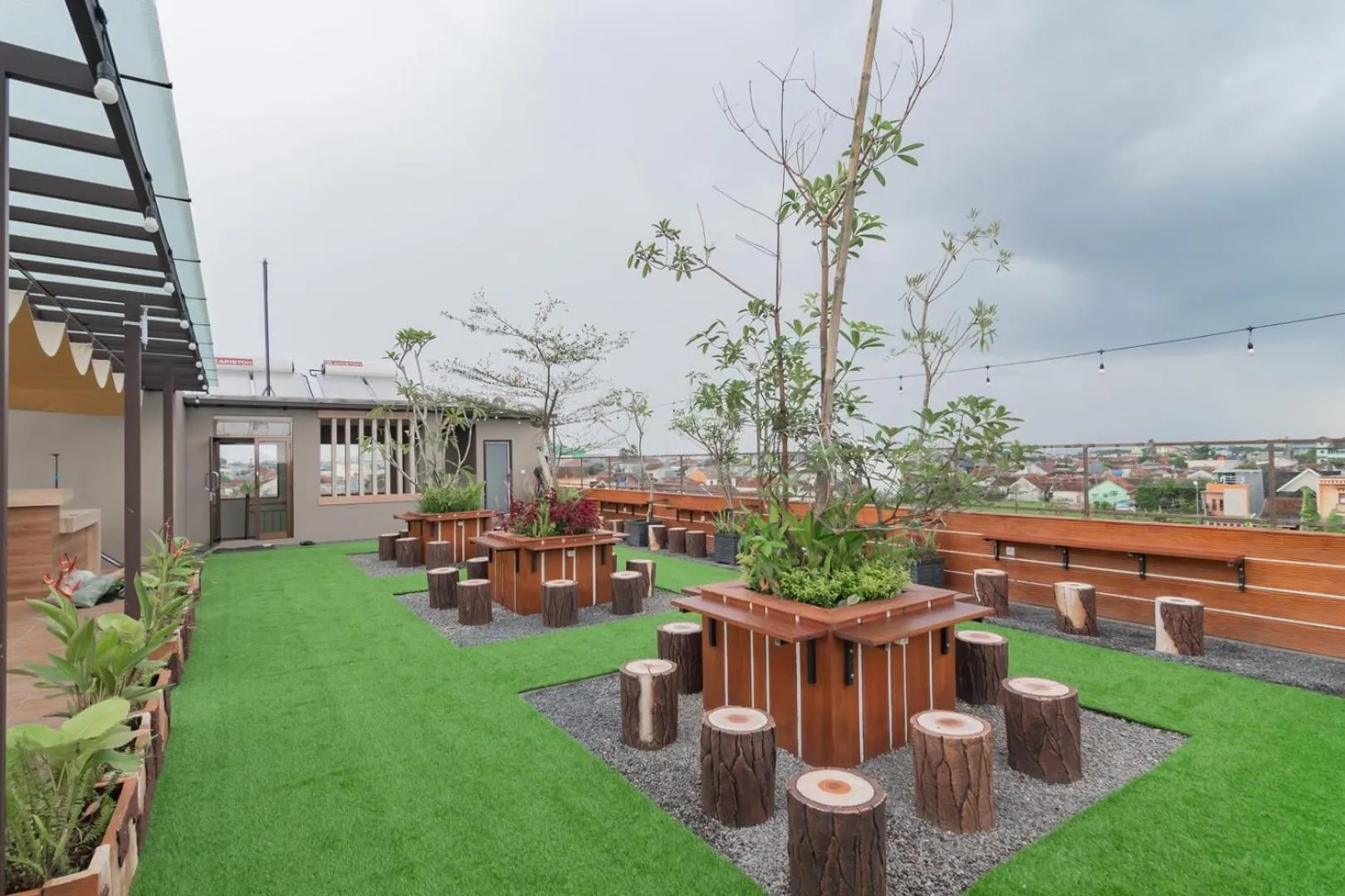 Seating area in RedDoorz Syariah @ Boemi Guesthouse Tasikmalaya
