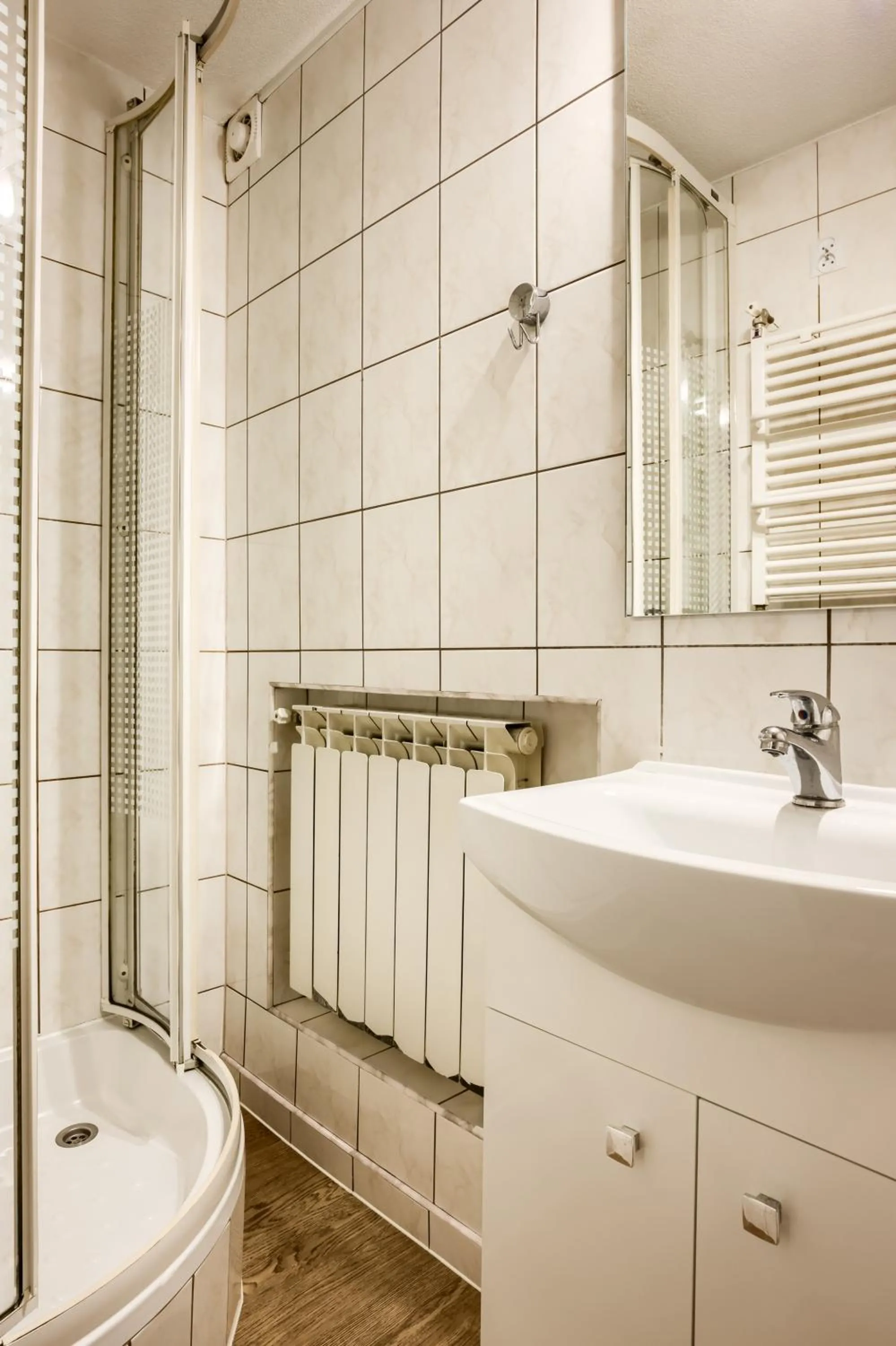 Shower in Willa Biały Domek - 600m Krupówki