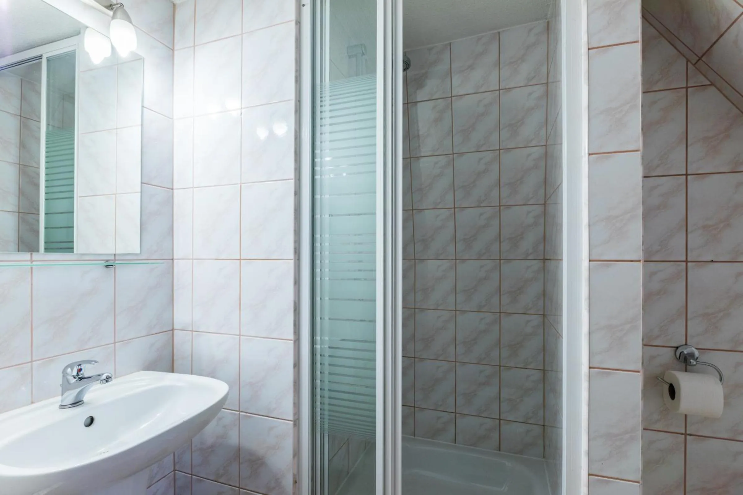 Shower in Willa Biały Domek - 600m Krupówki